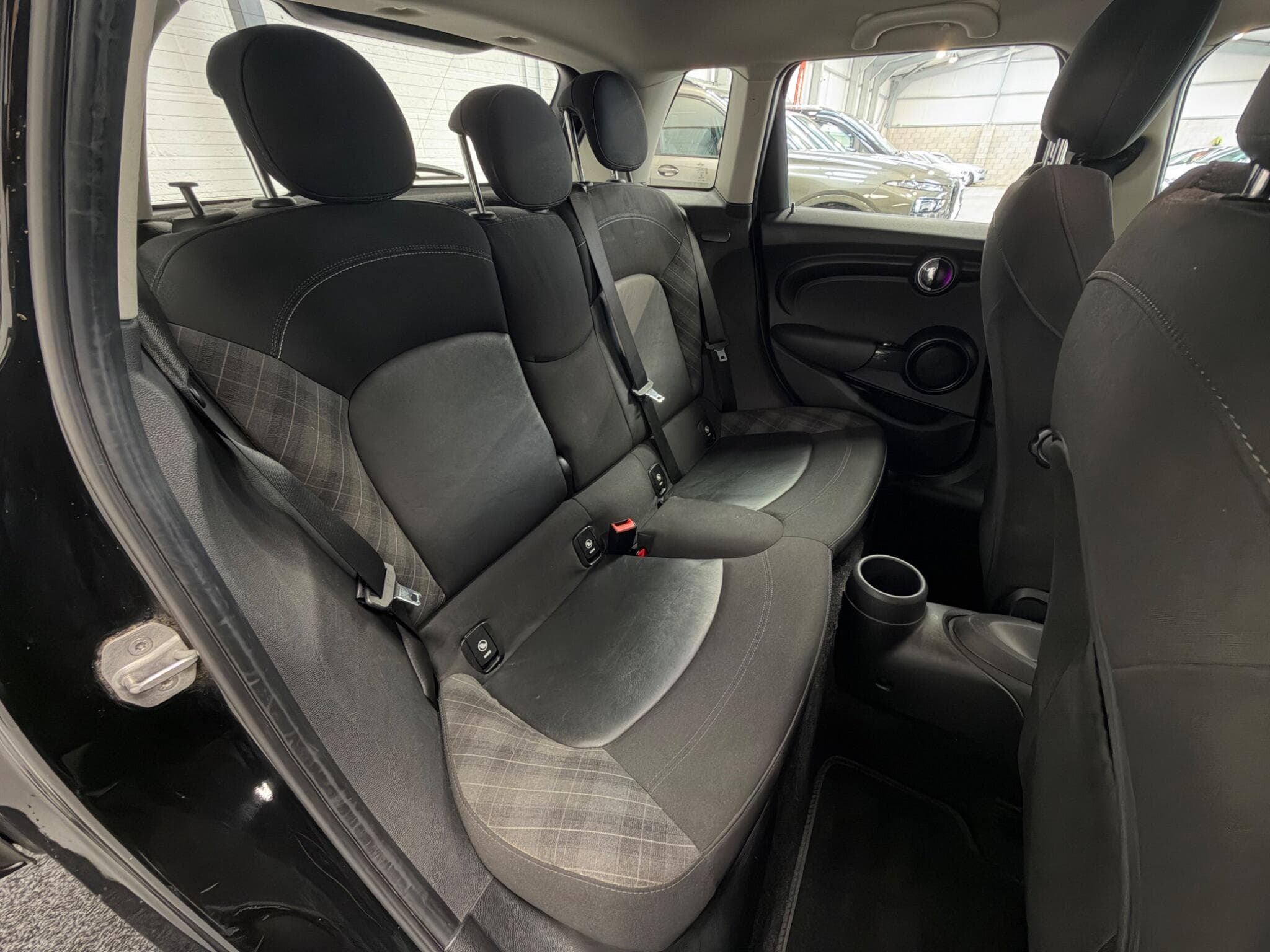 2016 MINI Hatch - Thumbnail 25