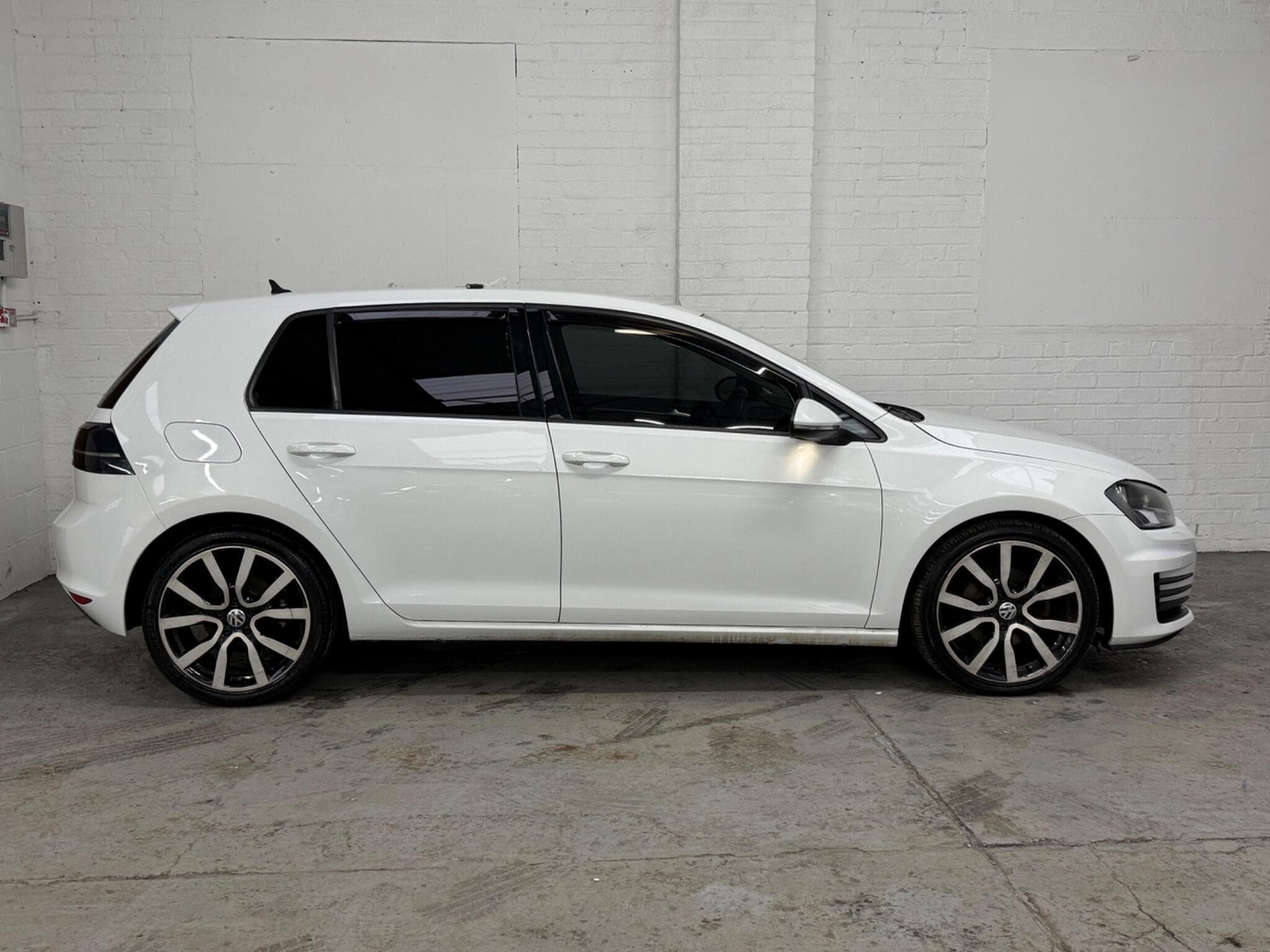 2014 Volkswagen Golf - 2