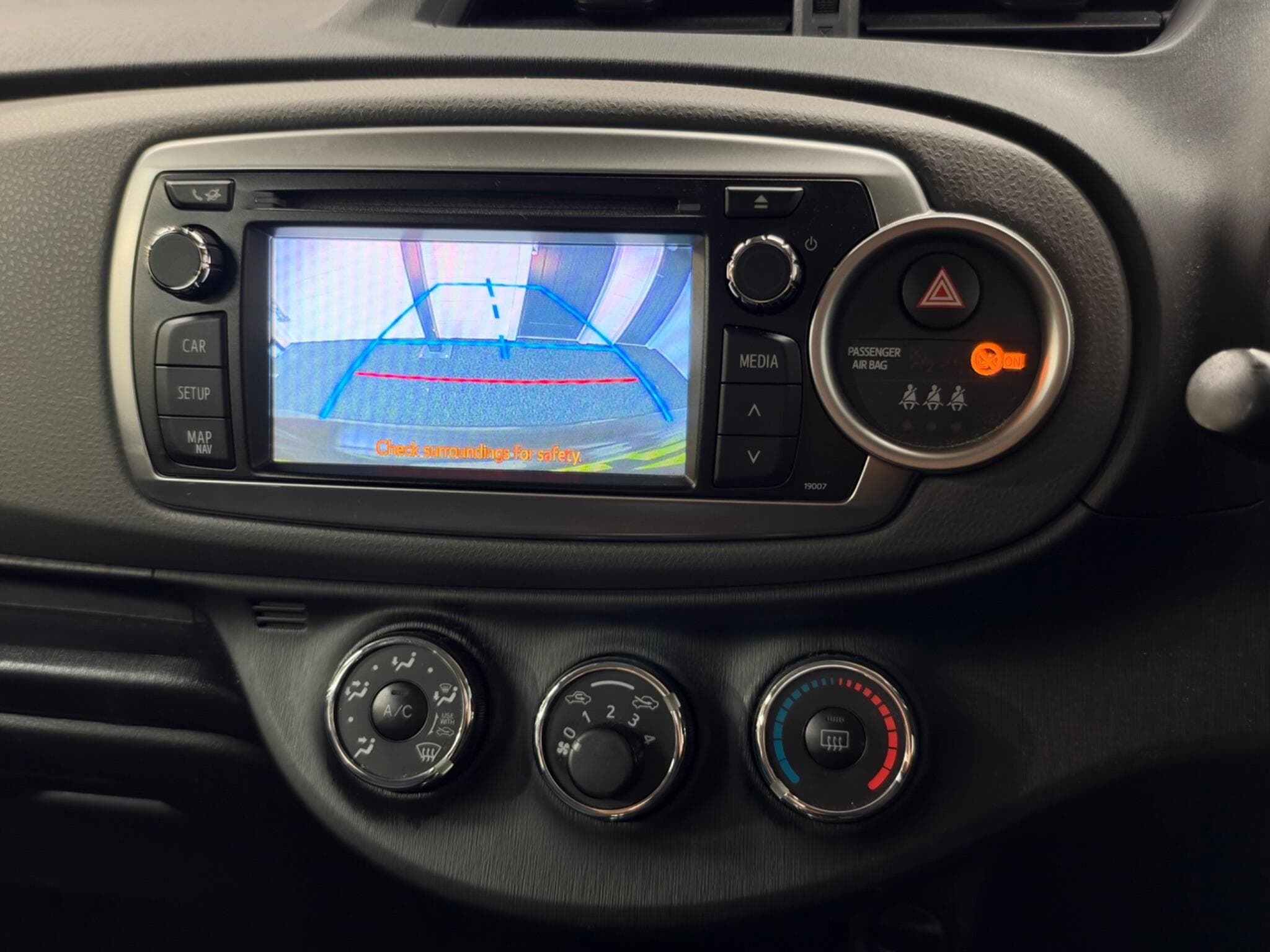 2012 Toyota Yaris - Thumbnail 37