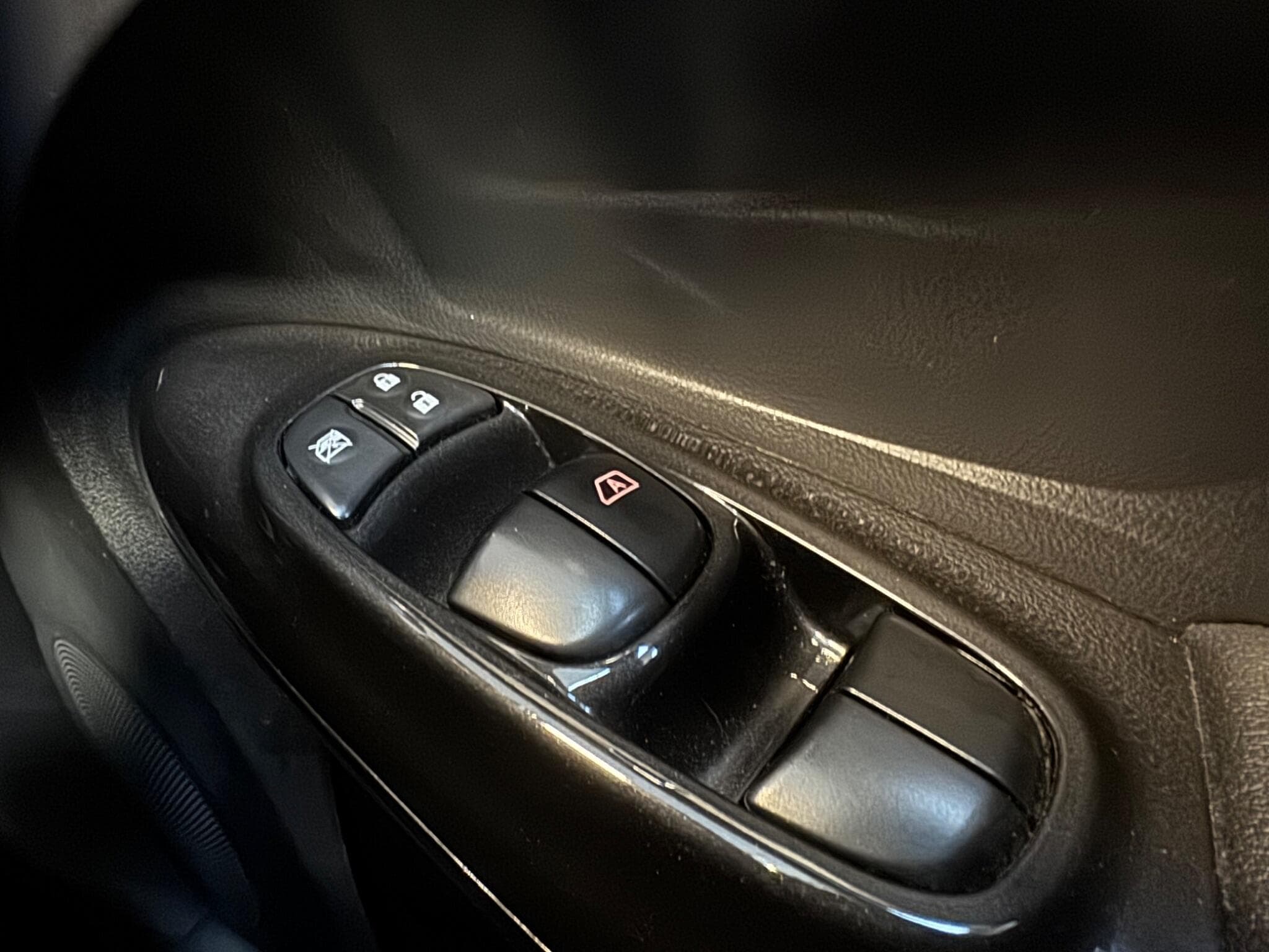 2017 Nissan Juke - Thumbnail 24