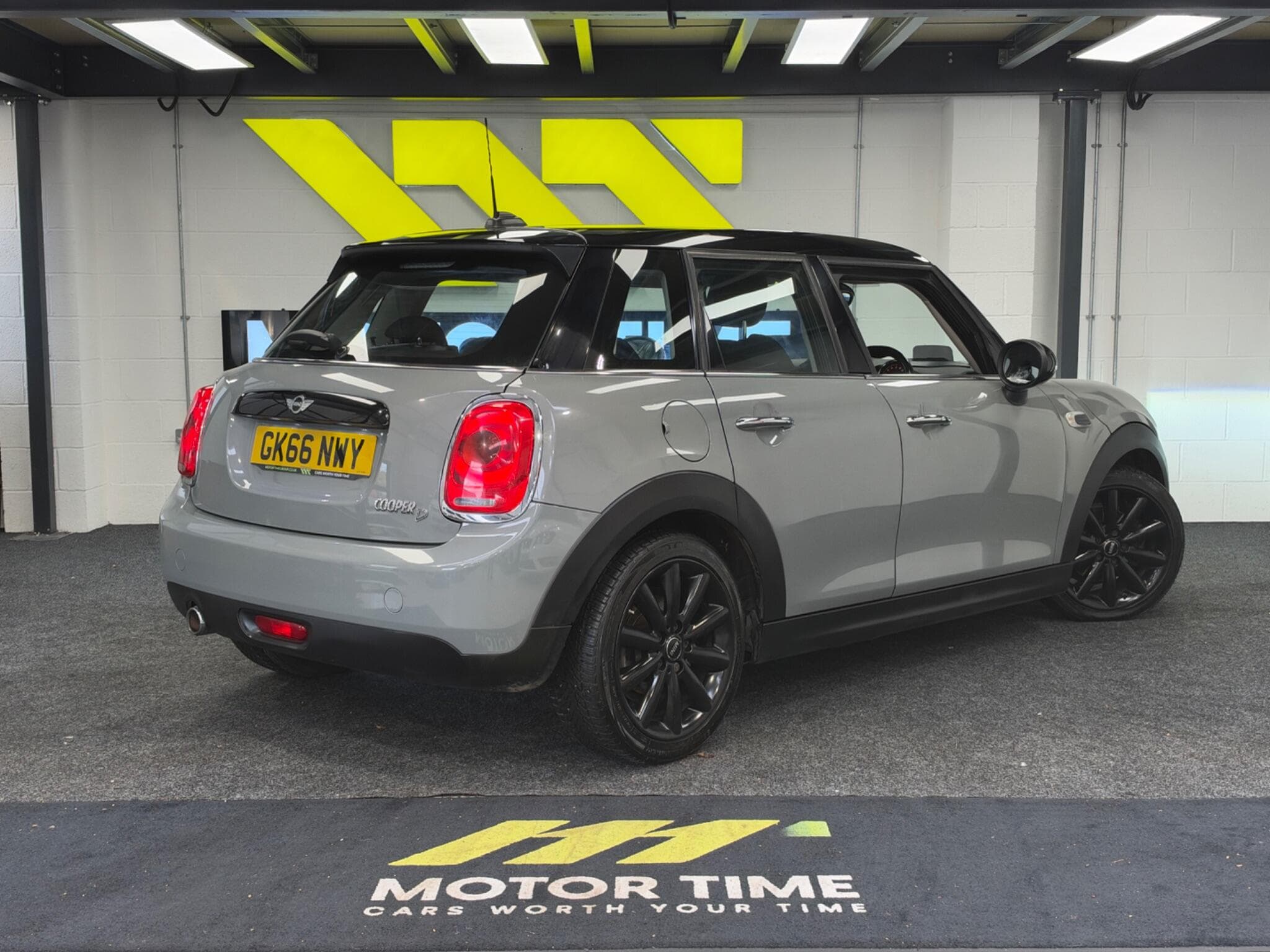 2016 MINI Hatch - Thumbnail 12