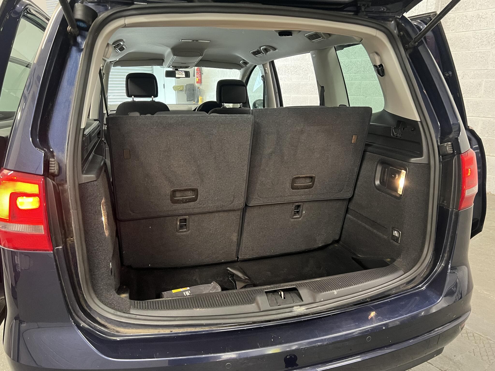 2012 Volkswagen Sharan - Thumbnail 43