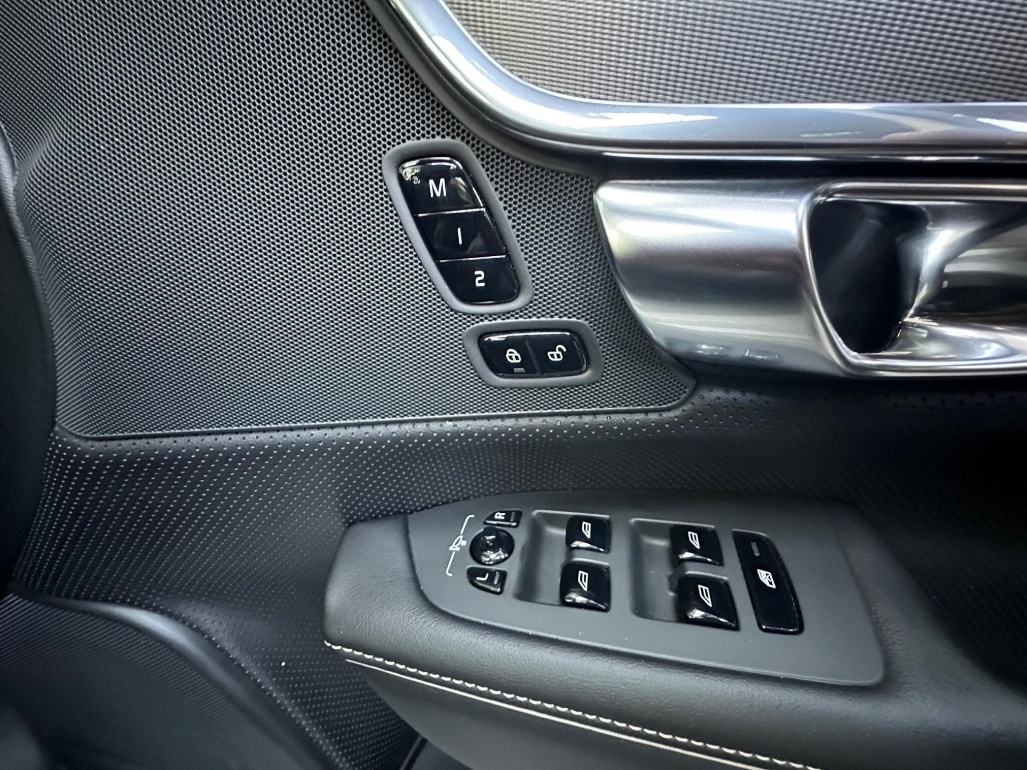 2020 Volvo V90 - Thumbnail 24