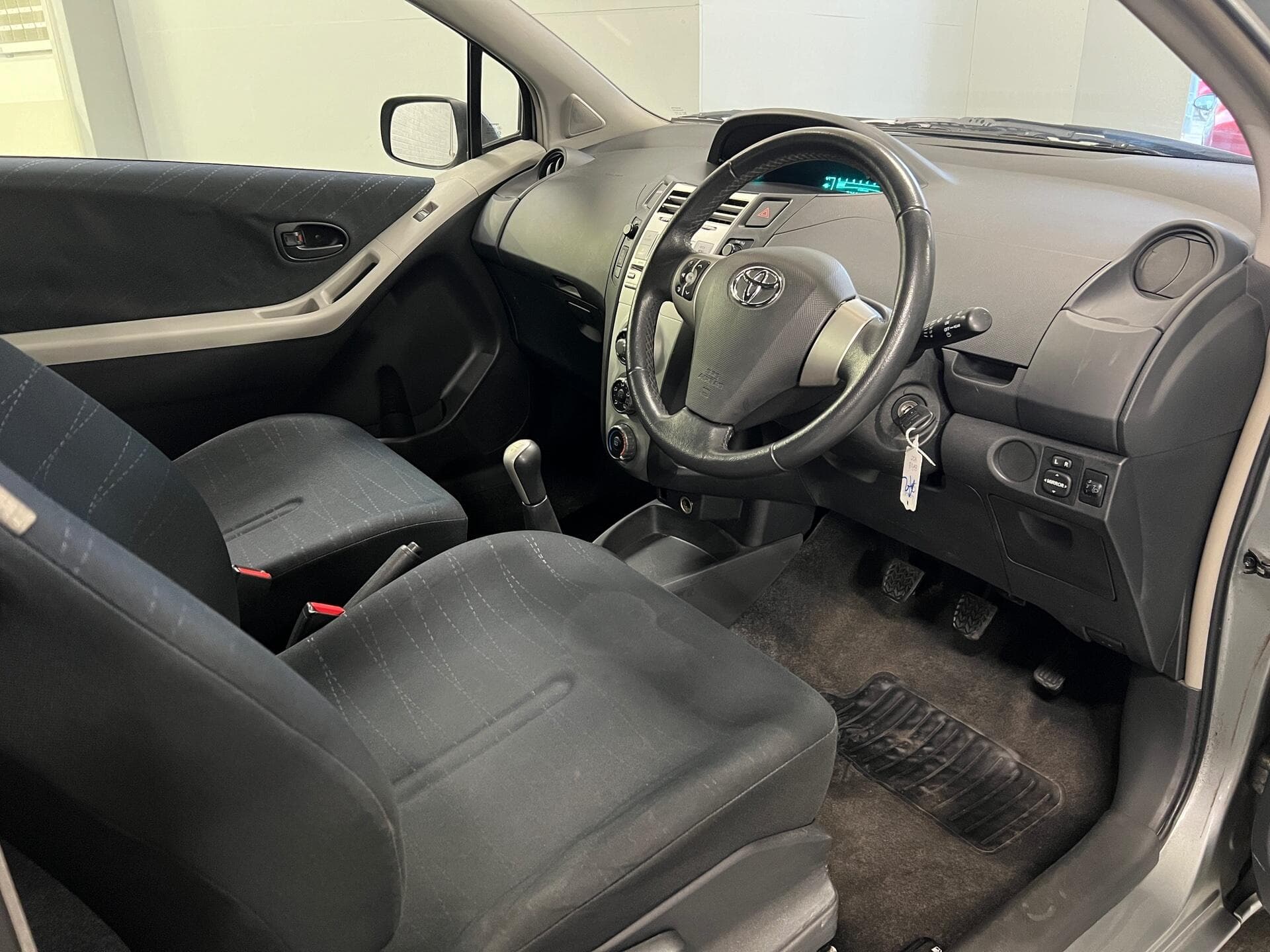 2008 Toyota Yaris - Thumbnail 17