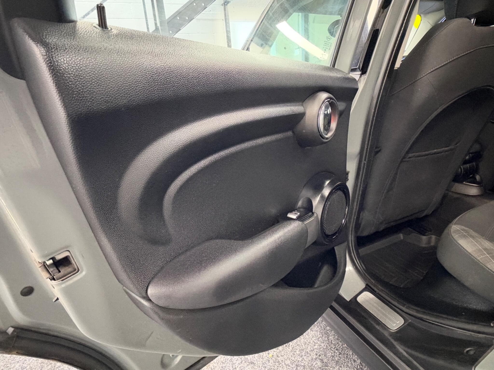 2016 MINI Hatch - Thumbnail 23