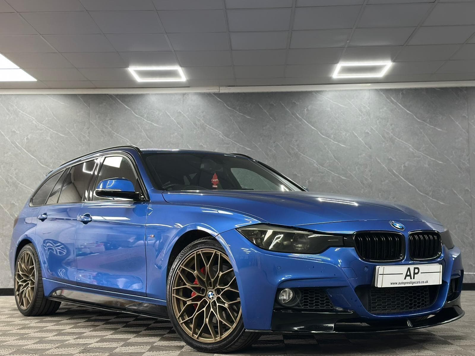 2015 BMW 3 Series - Thumbnail 16