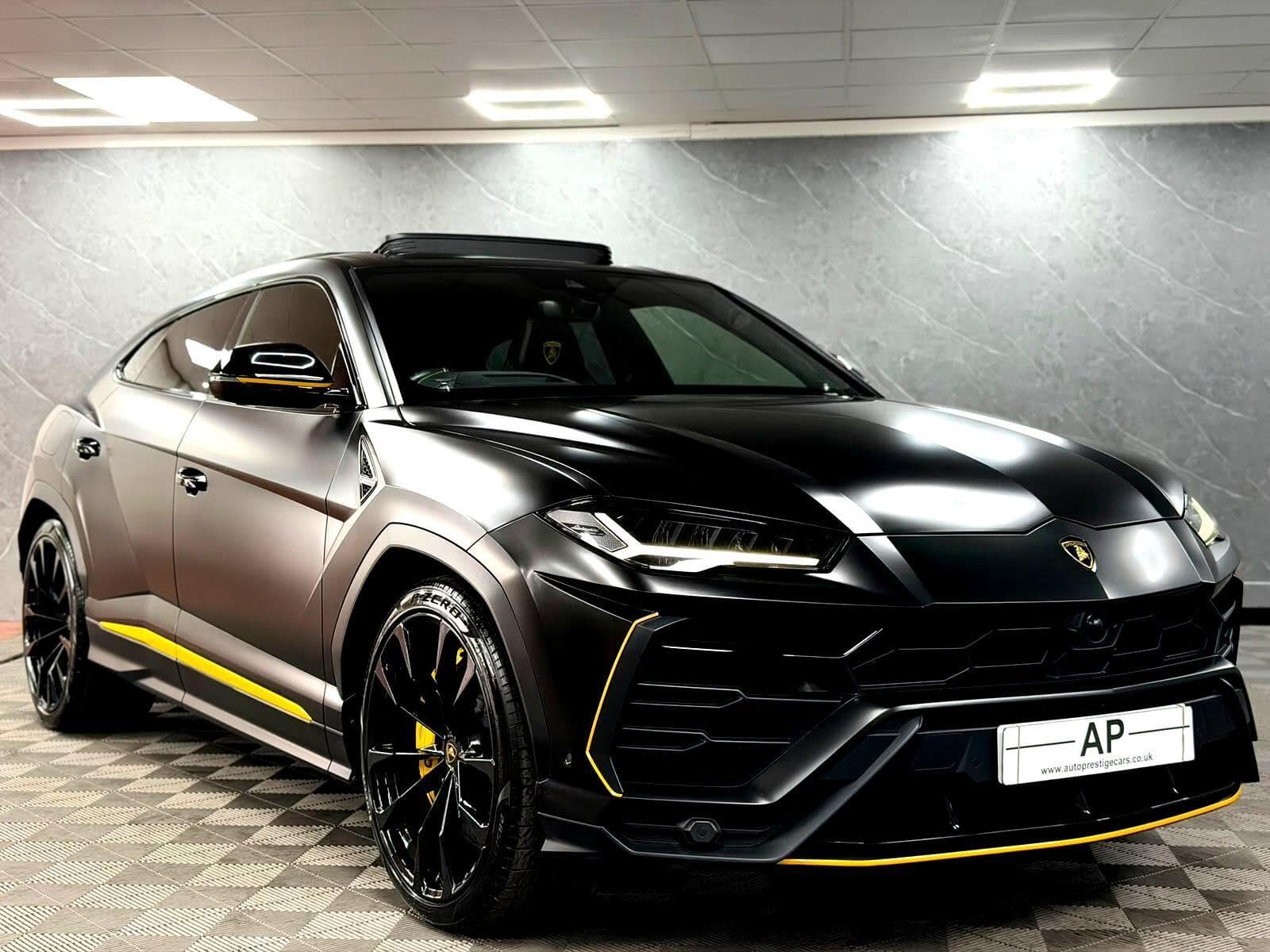 2022 Lamborghini Urus - Thumbnail 4