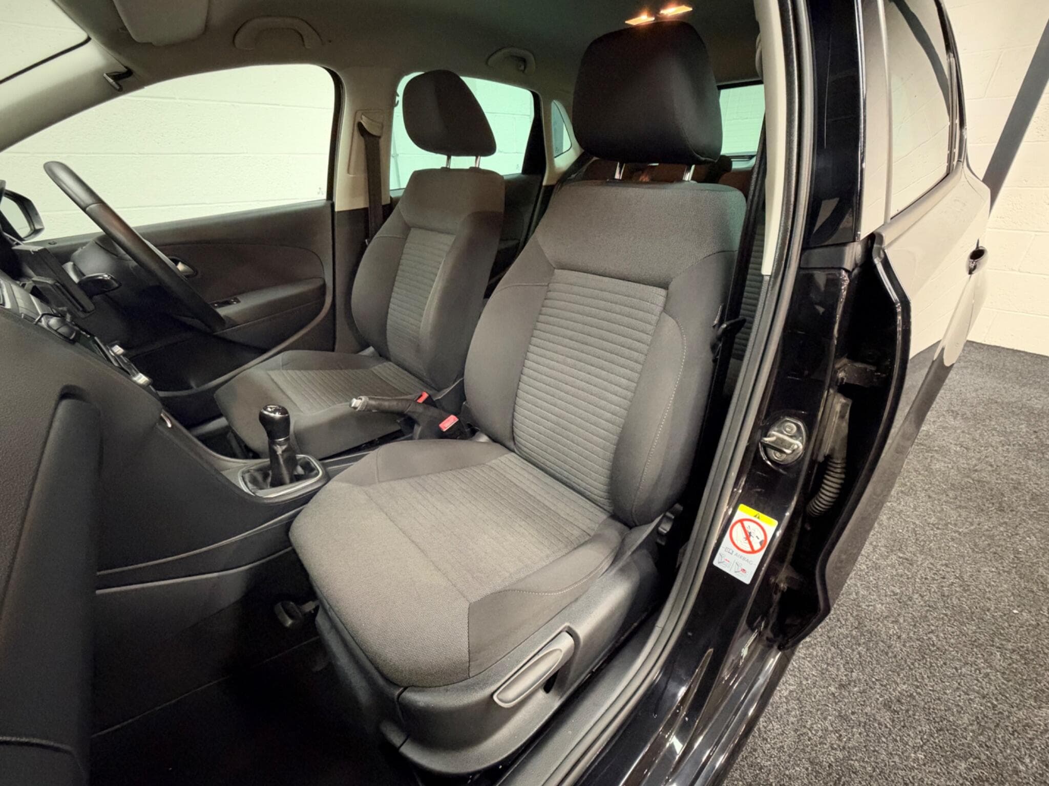 2012 Volkswagen Polo - Thumbnail 35