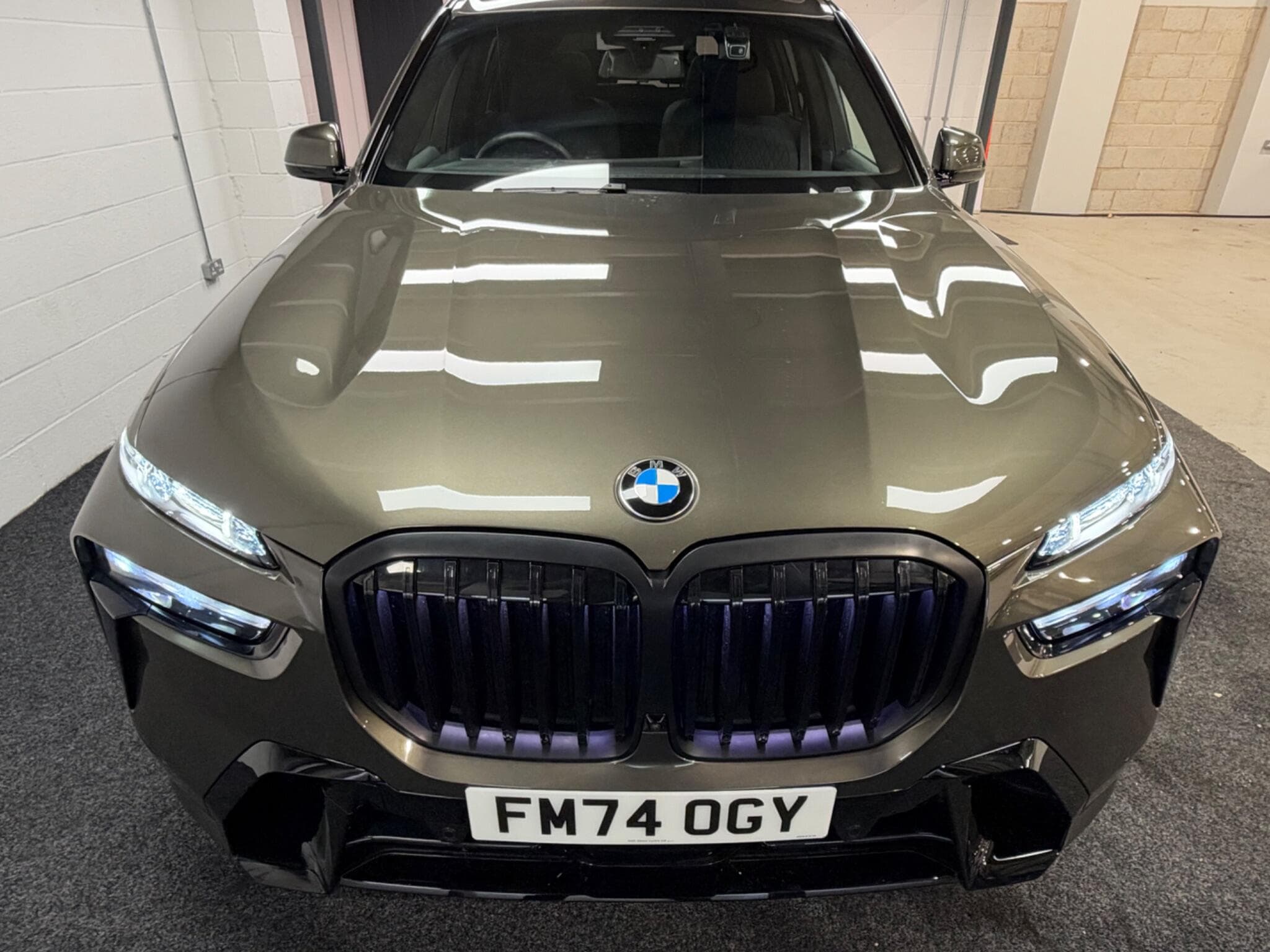 2024 BMW X7 - Image 3