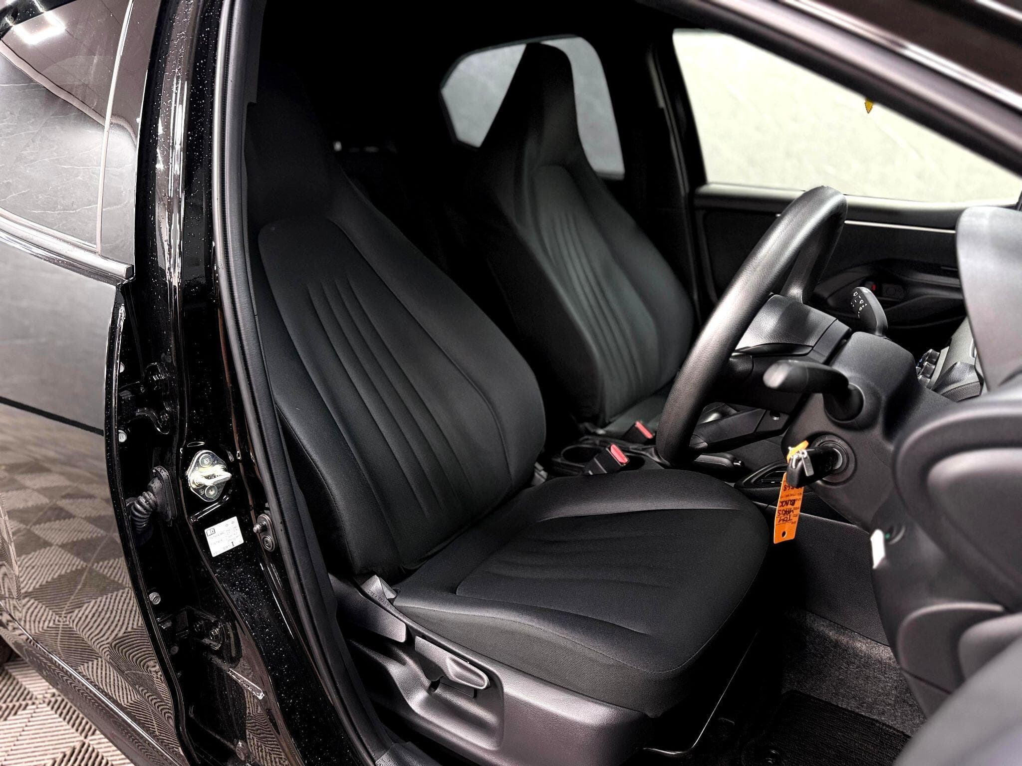 2023 Toyota Yaris - Thumbnail 47