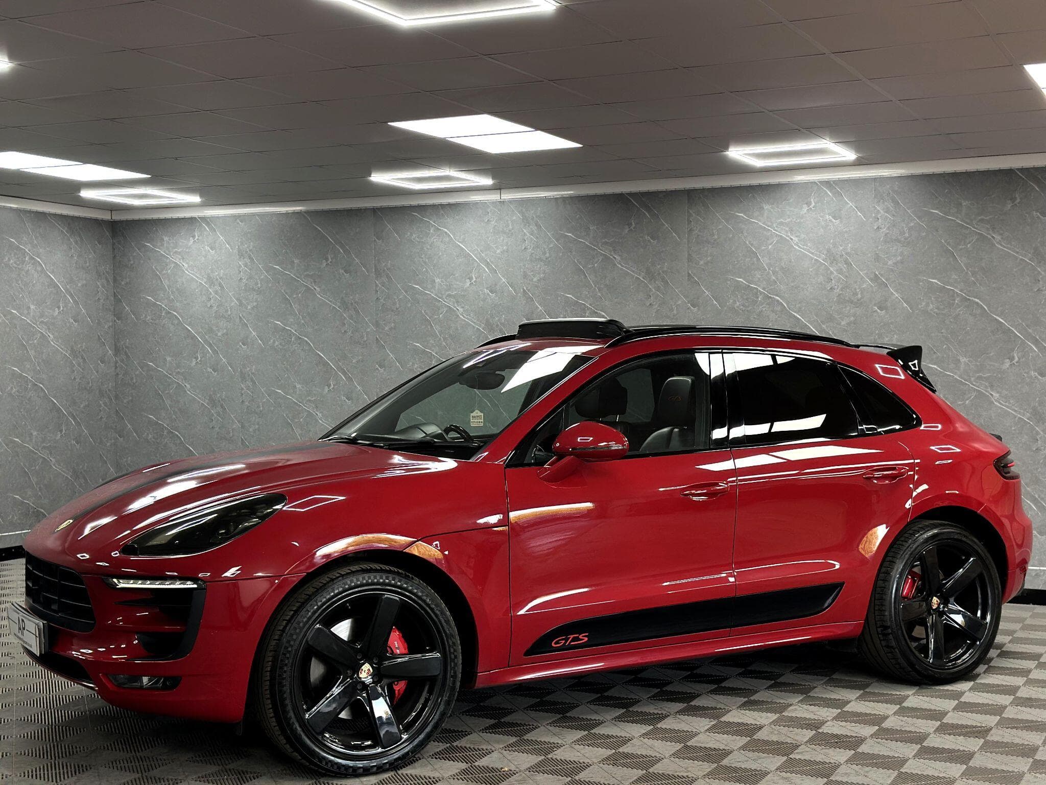 2016 Porsche Macan - Thumbnail 6