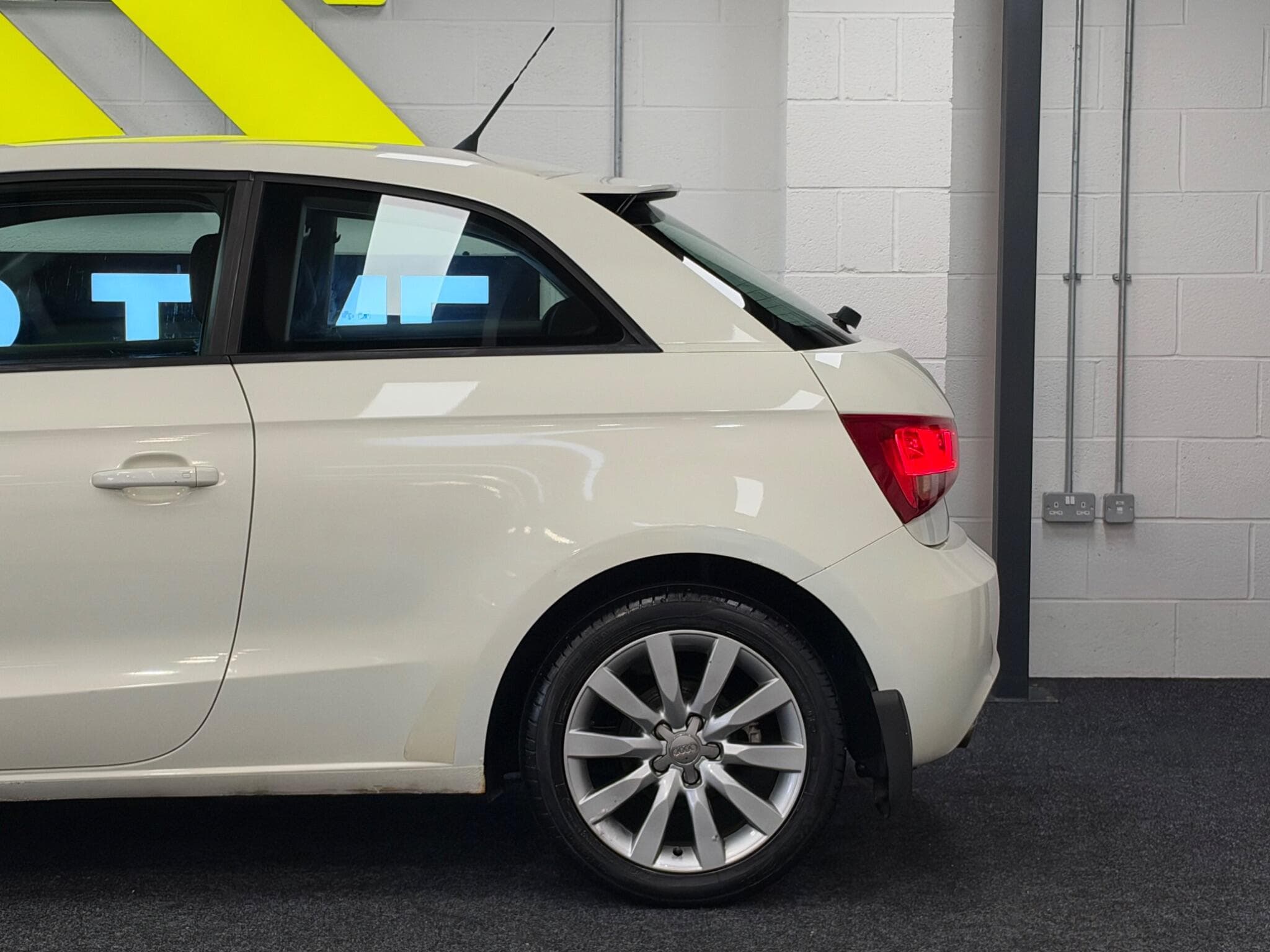 2011 Audi A1 - Thumbnail 29