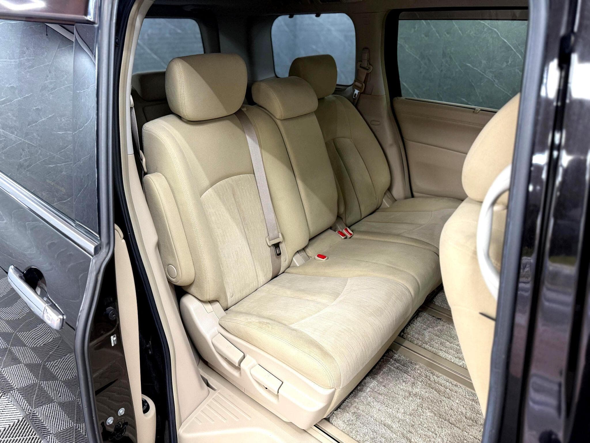 2011 Nissan Elgrand - Thumbnail 35