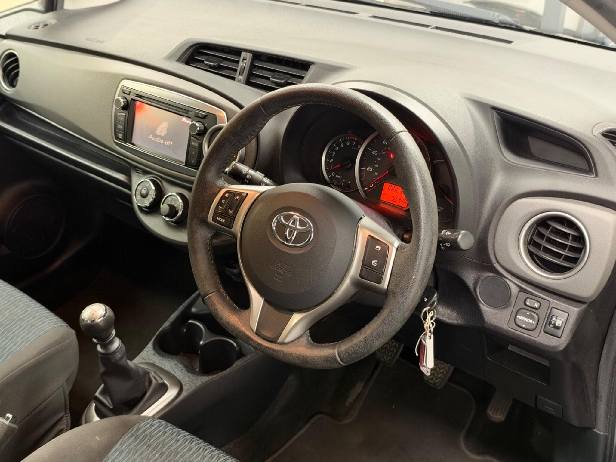2012 Toyota Yaris - Thumbnail 41