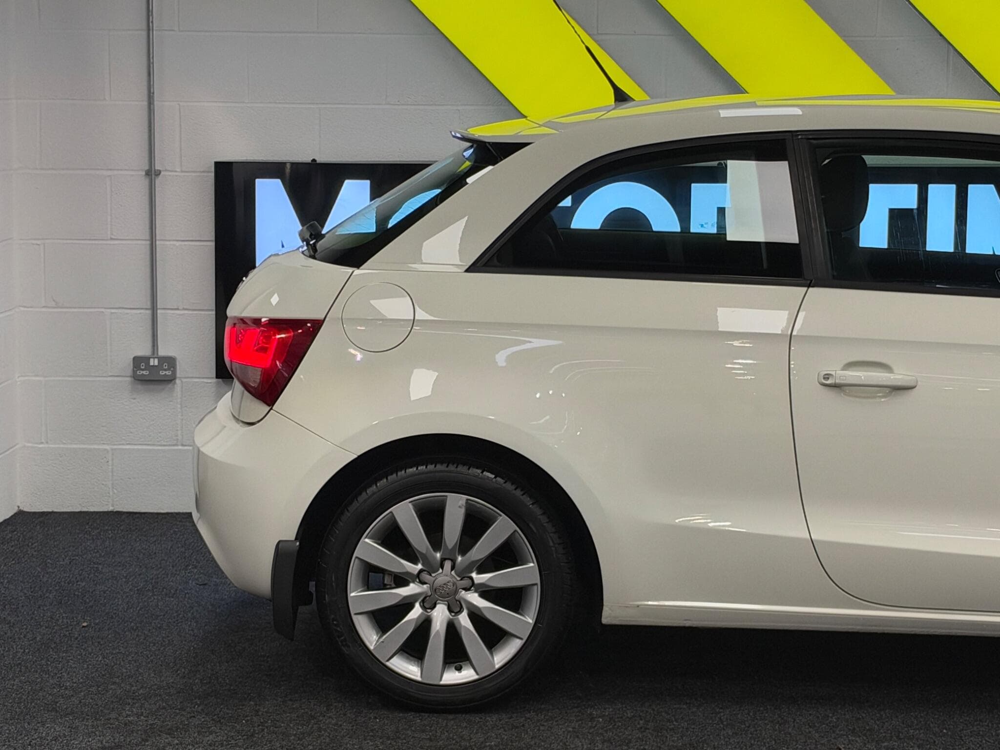 2011 Audi A1 - Thumbnail 31