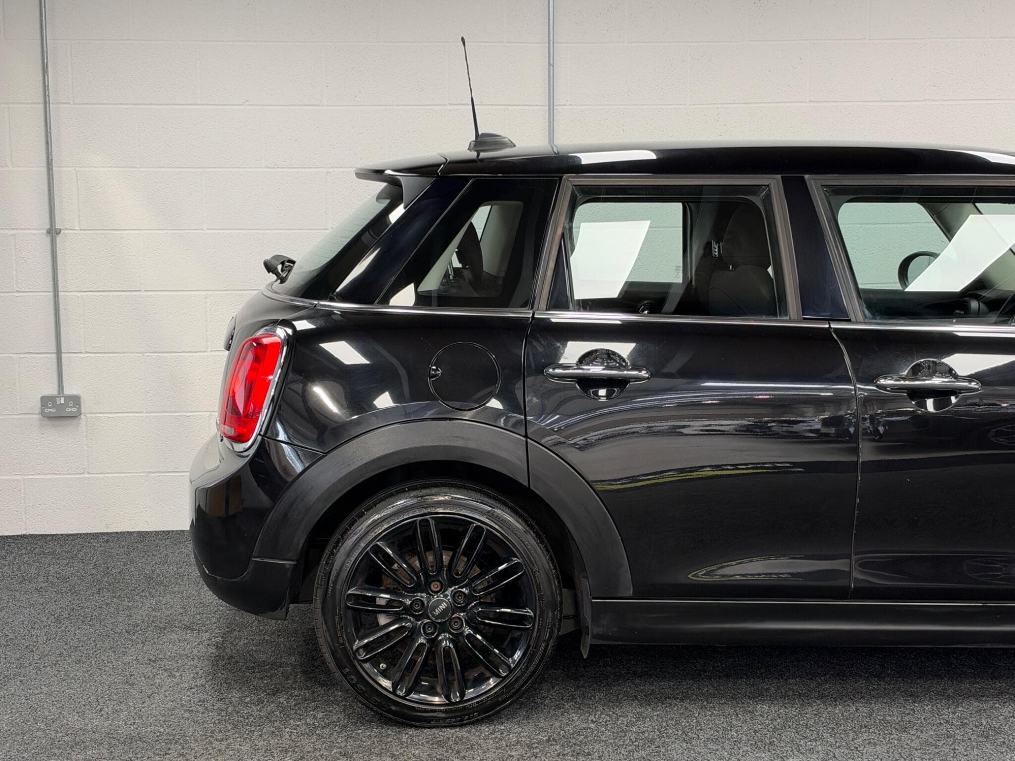 2016 MINI Hatch - Thumbnail 41