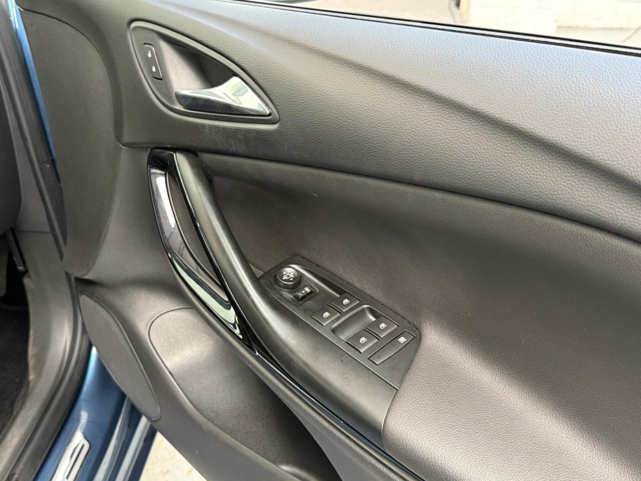 2016 Vauxhall Astra - Thumbnail 24