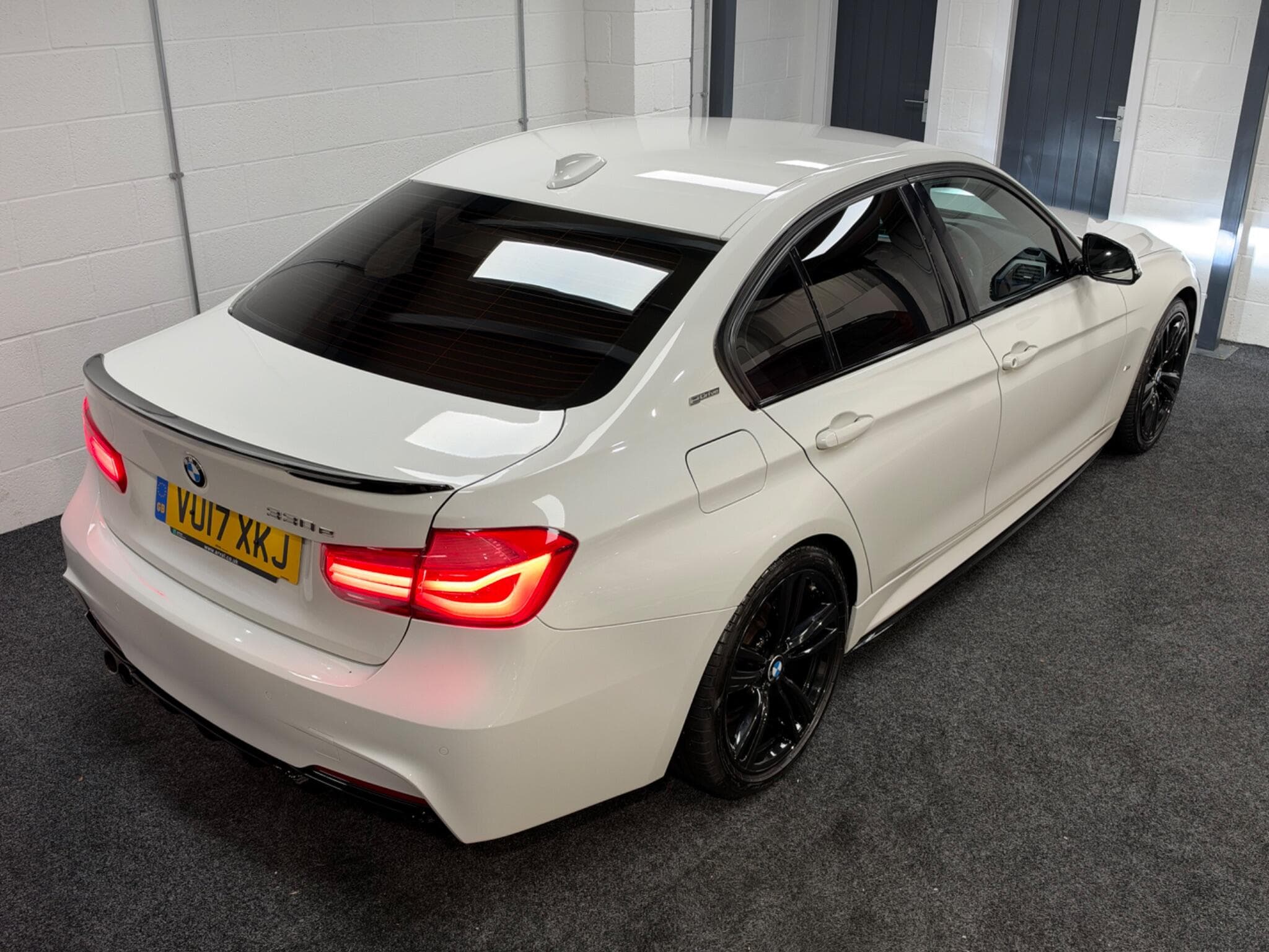 2017 BMW 3 Series - Thumbnail 12