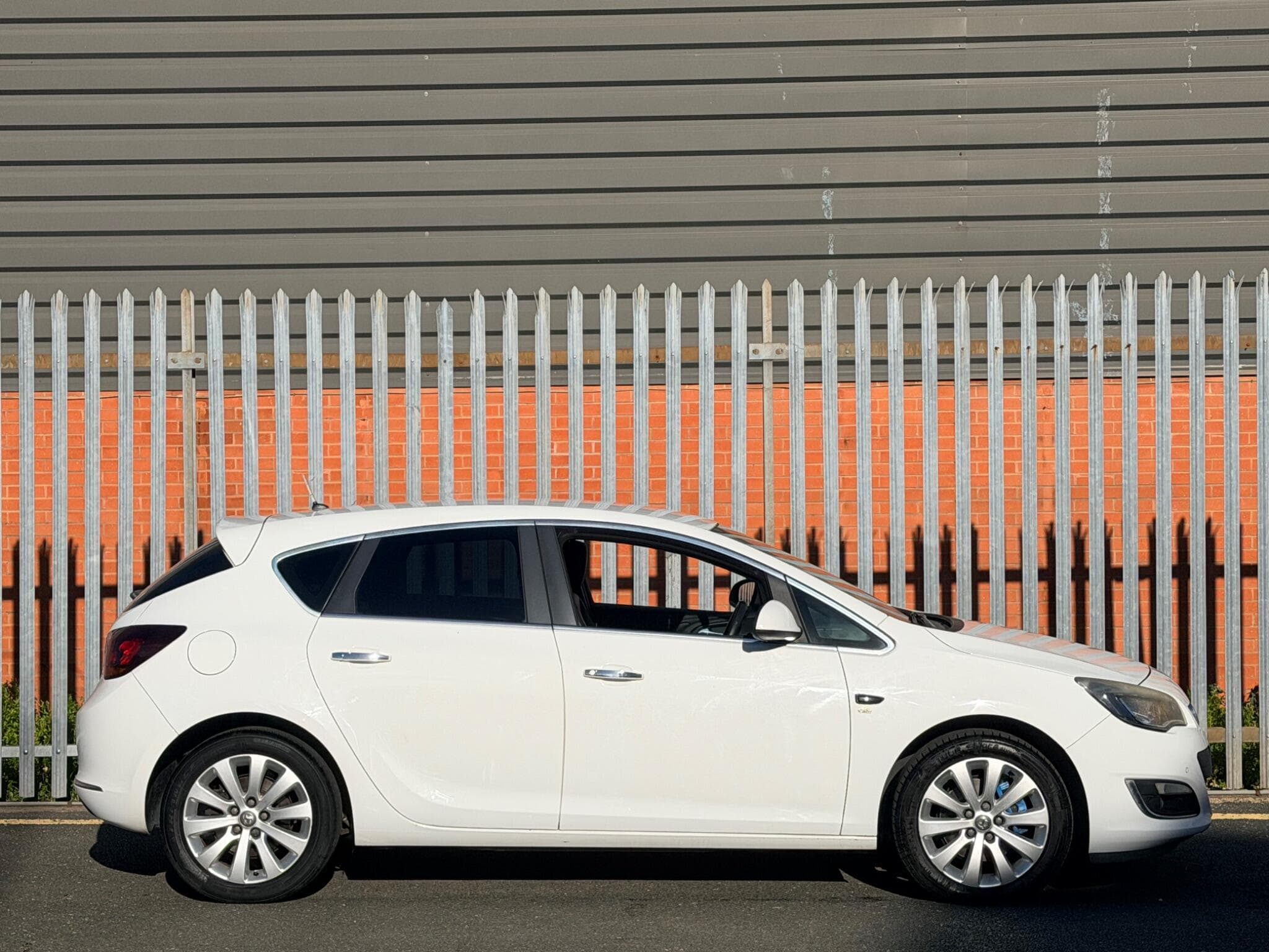 2012 Vauxhall Astra - Thumbnail 2