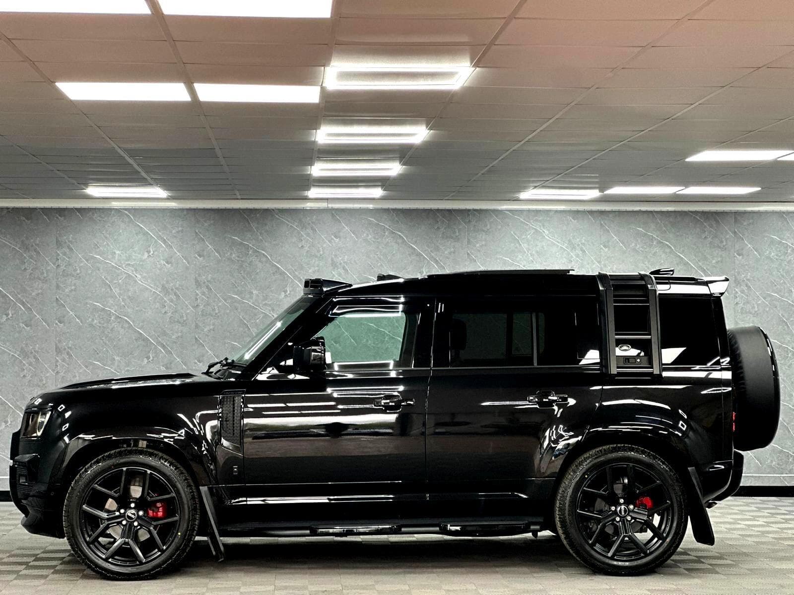 2025 Land Rover Defender 110 - Thumbnail 17