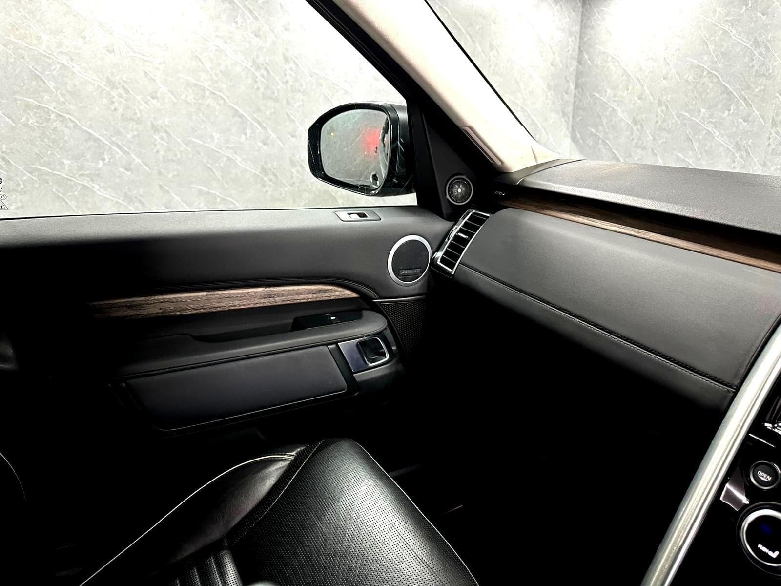 2017 Land Rover Discovery - Thumbnail 32