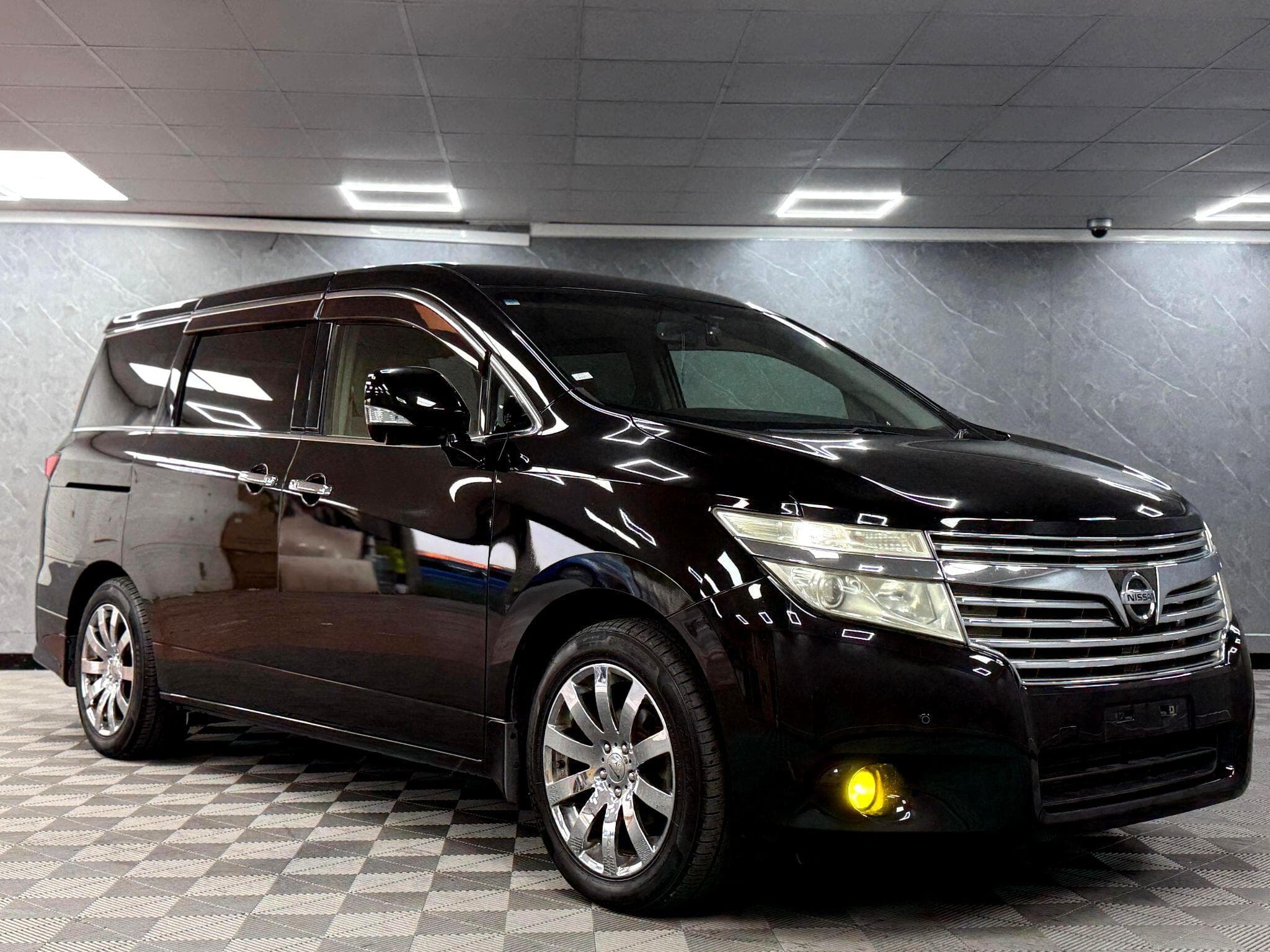 2011 Nissan Elgrand - Thumbnail 38