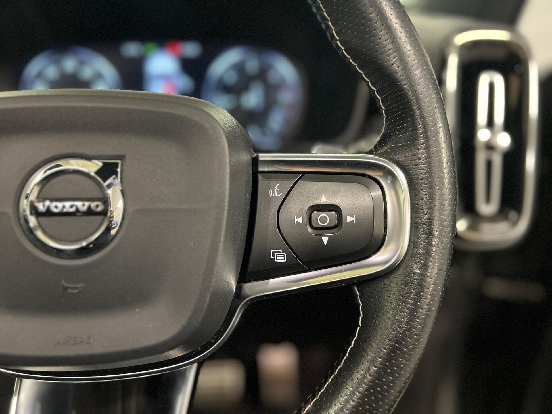 2018 Volvo XC40 - Thumbnail 35