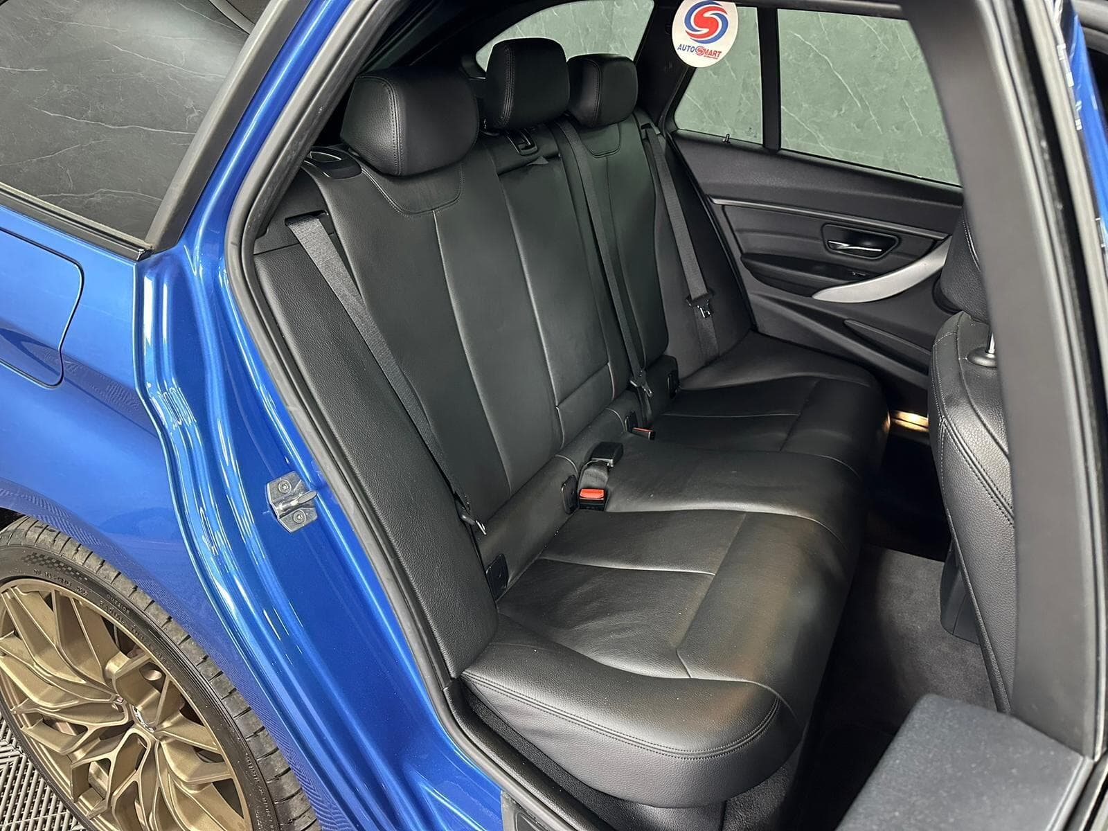 2015 BMW 3 Series - Thumbnail 14