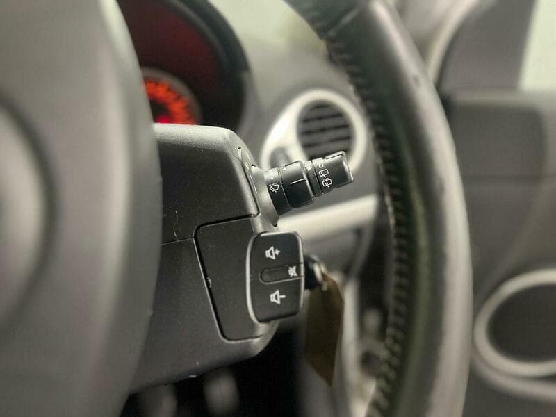 2011 Renault Clio - Thumbnail 25