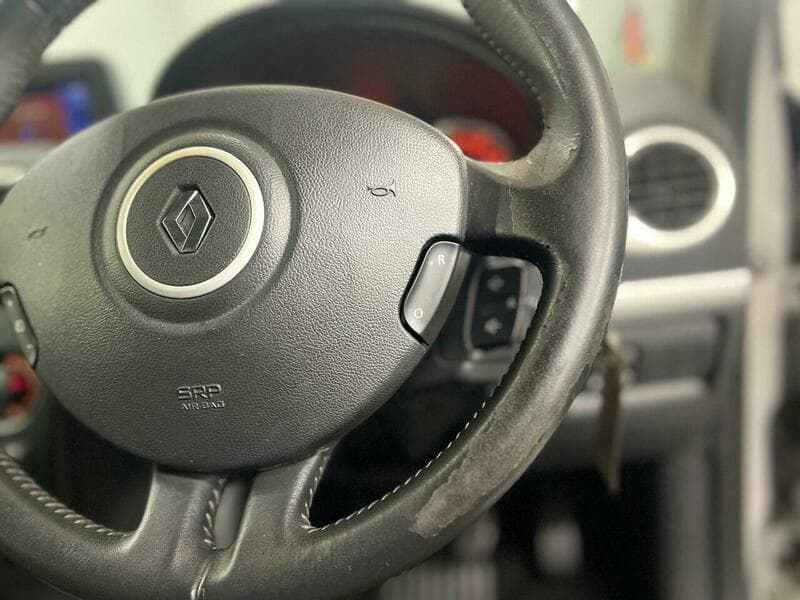 2011 Renault Clio - Thumbnail 23