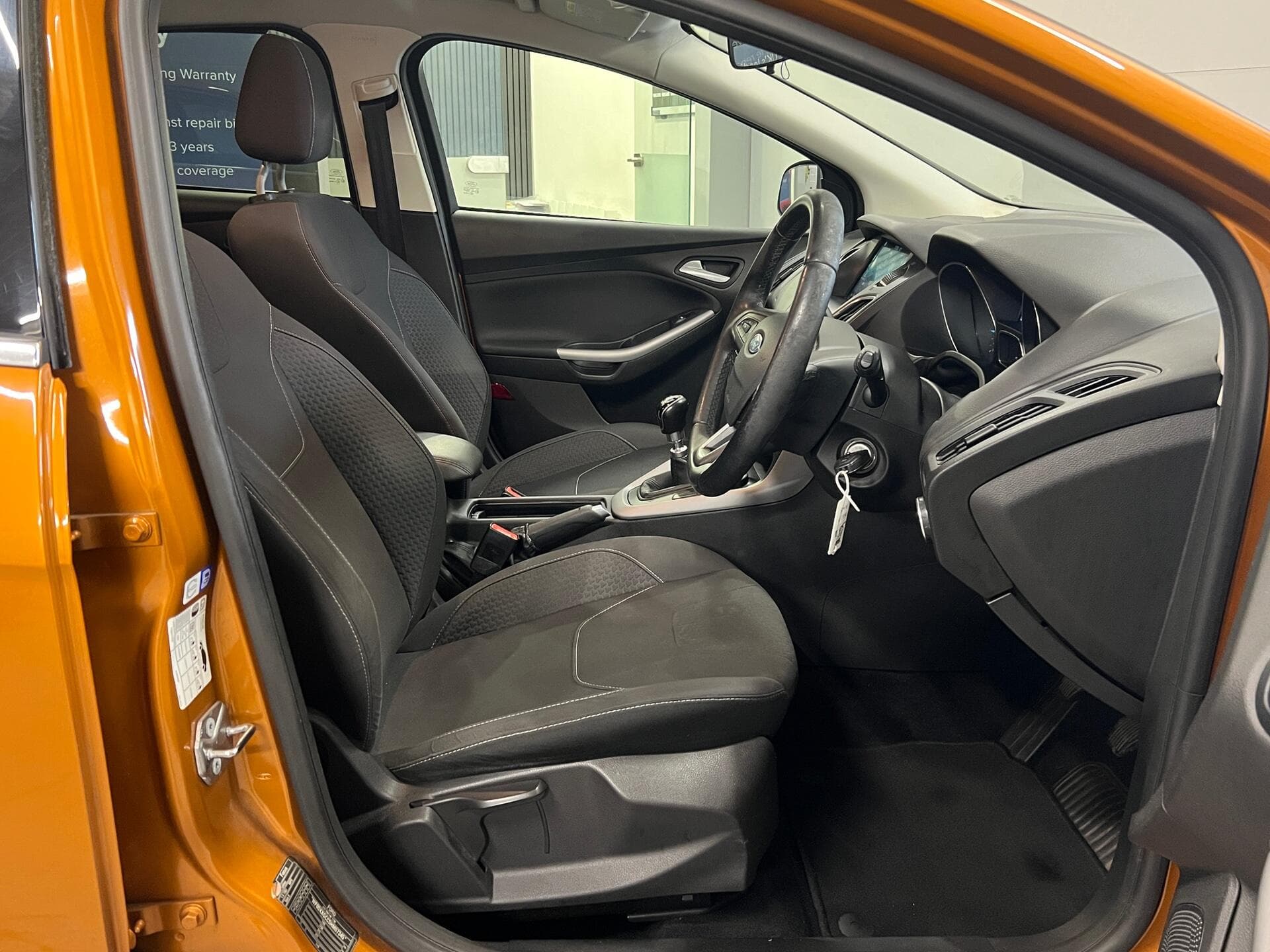 2017 Ford Focus - Thumbnail 22