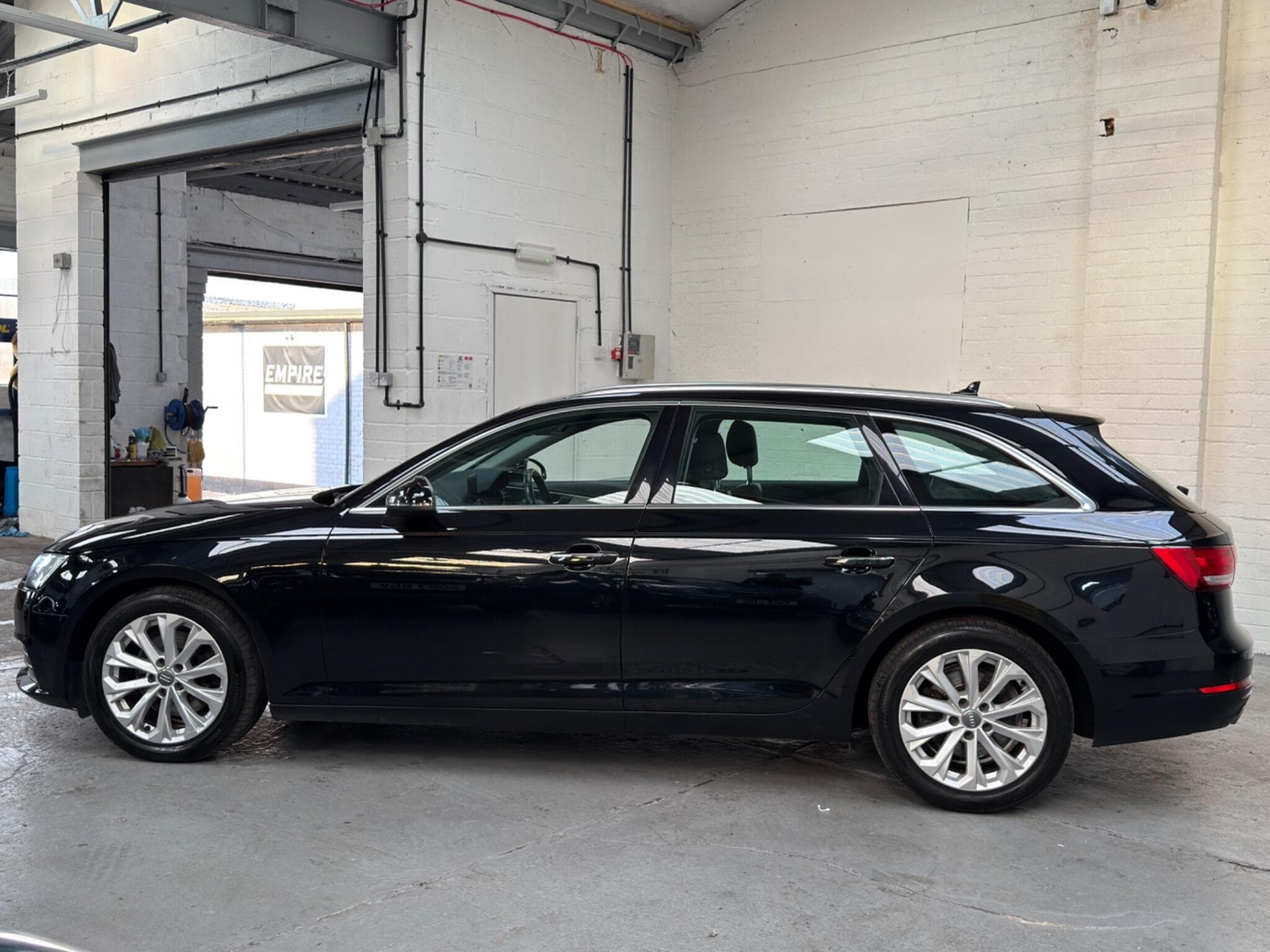 2016 Audi A4 Avant - Thumbnail 5