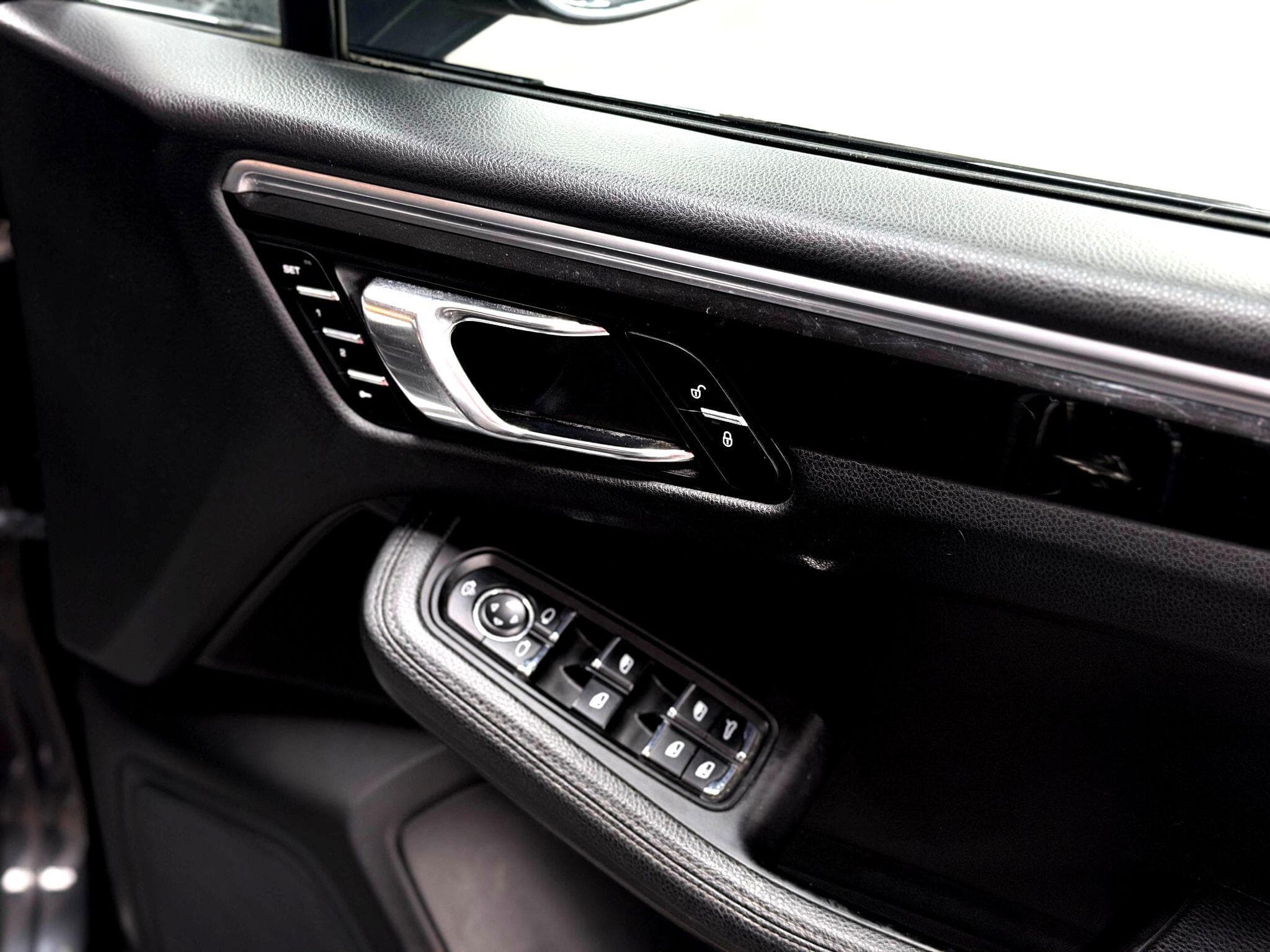 2016 Porsche Macan - Thumbnail 29