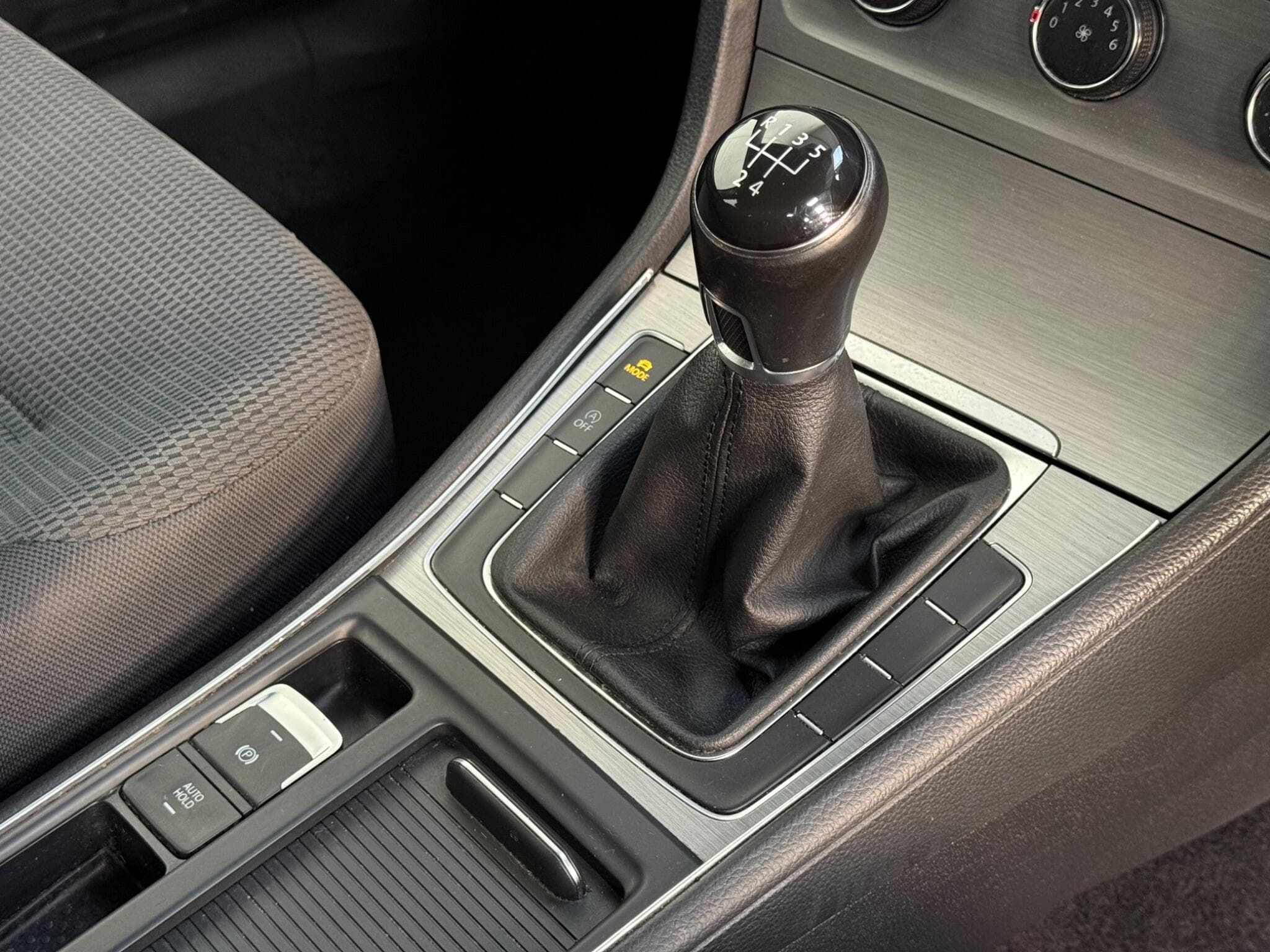 2014 Volkswagen Golf - Thumbnail 28