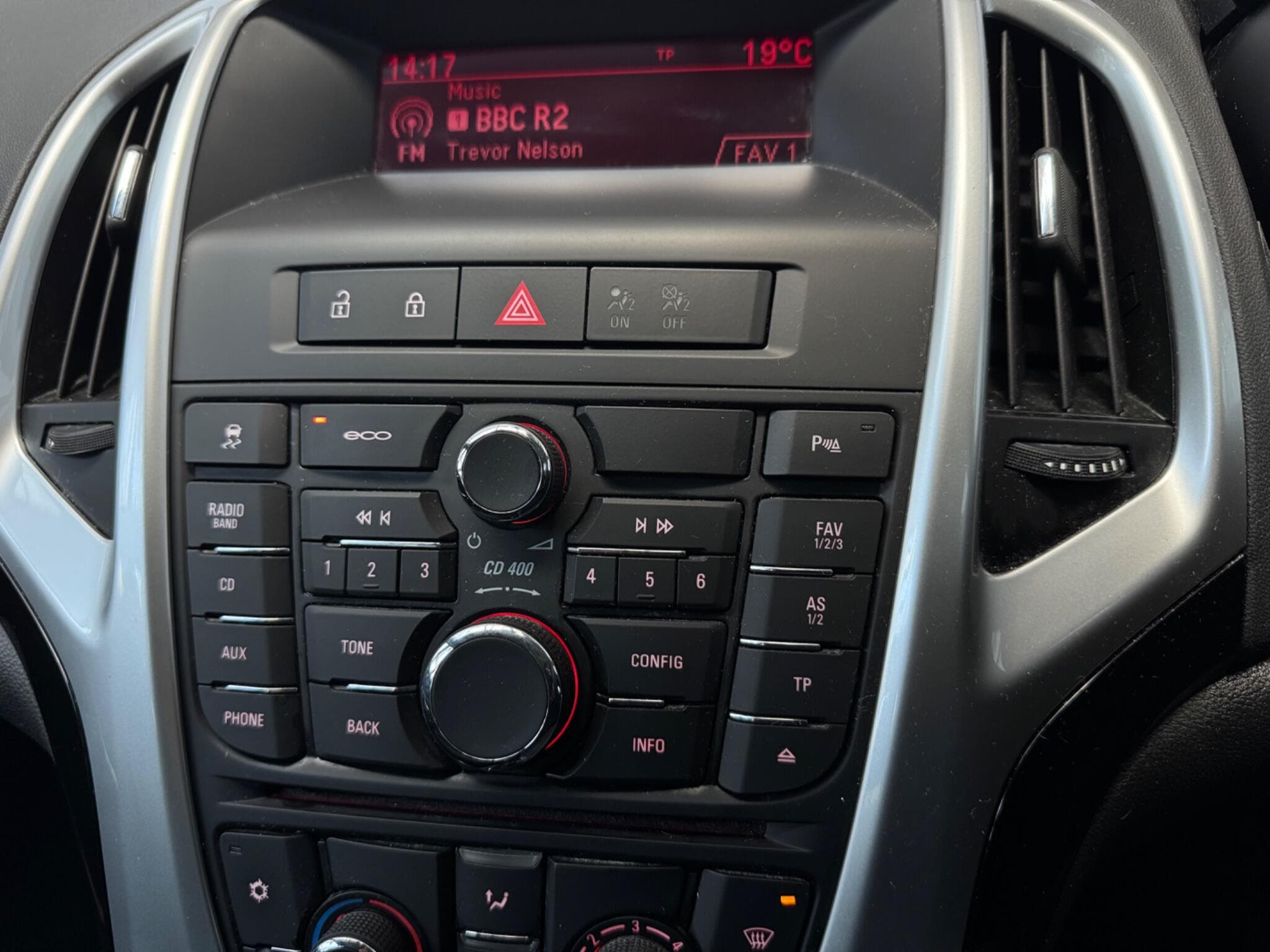 2013 Vauxhall Astra - Thumbnail 16