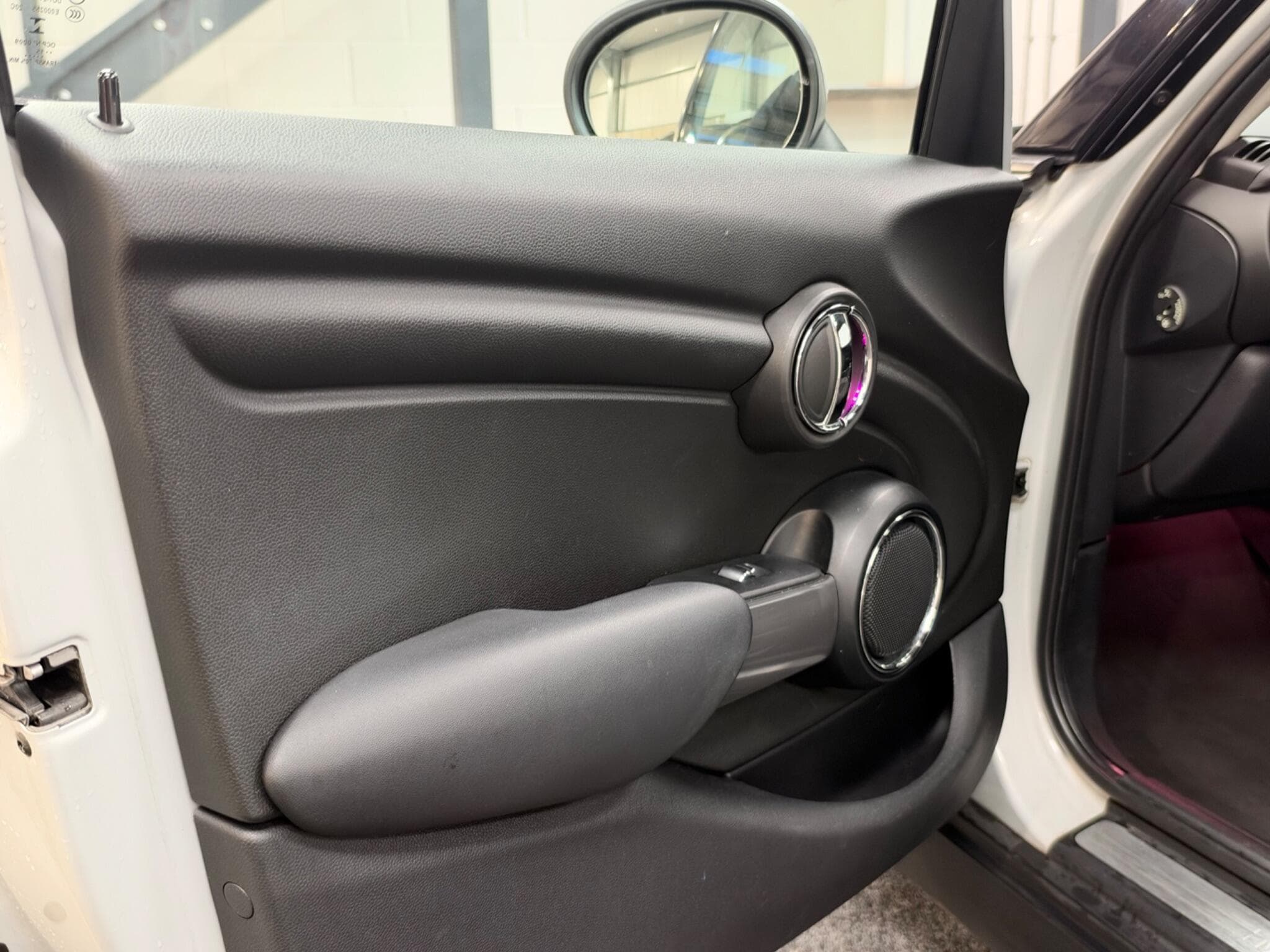 2015 MINI Hatch - Thumbnail 28