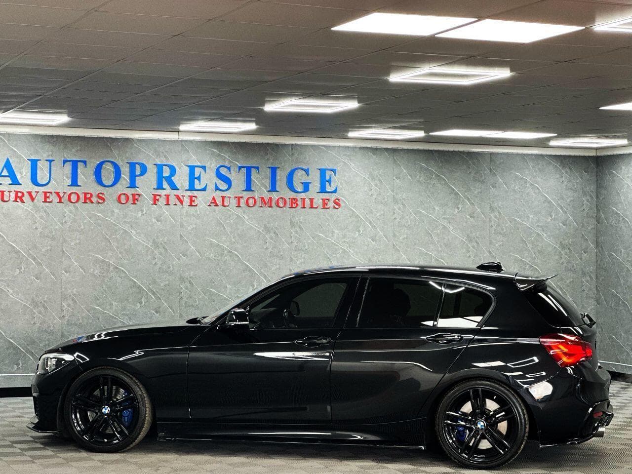 2017 BMW 1 Series - Thumbnail 8