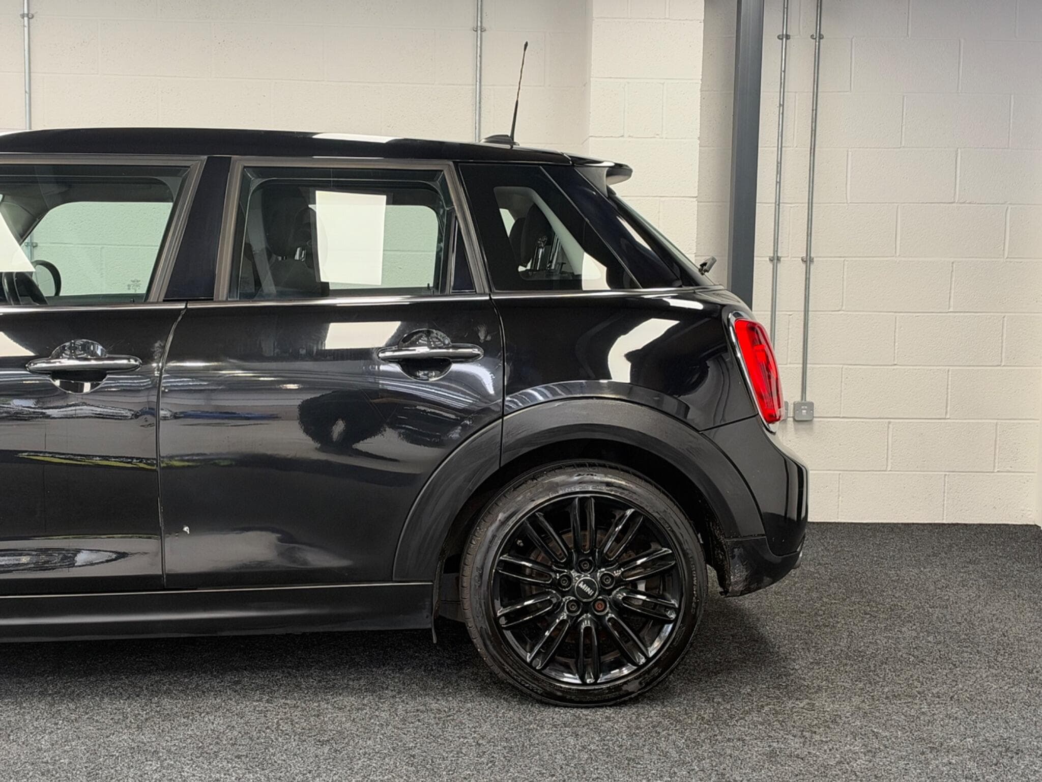 2016 MINI Hatch - Thumbnail 38