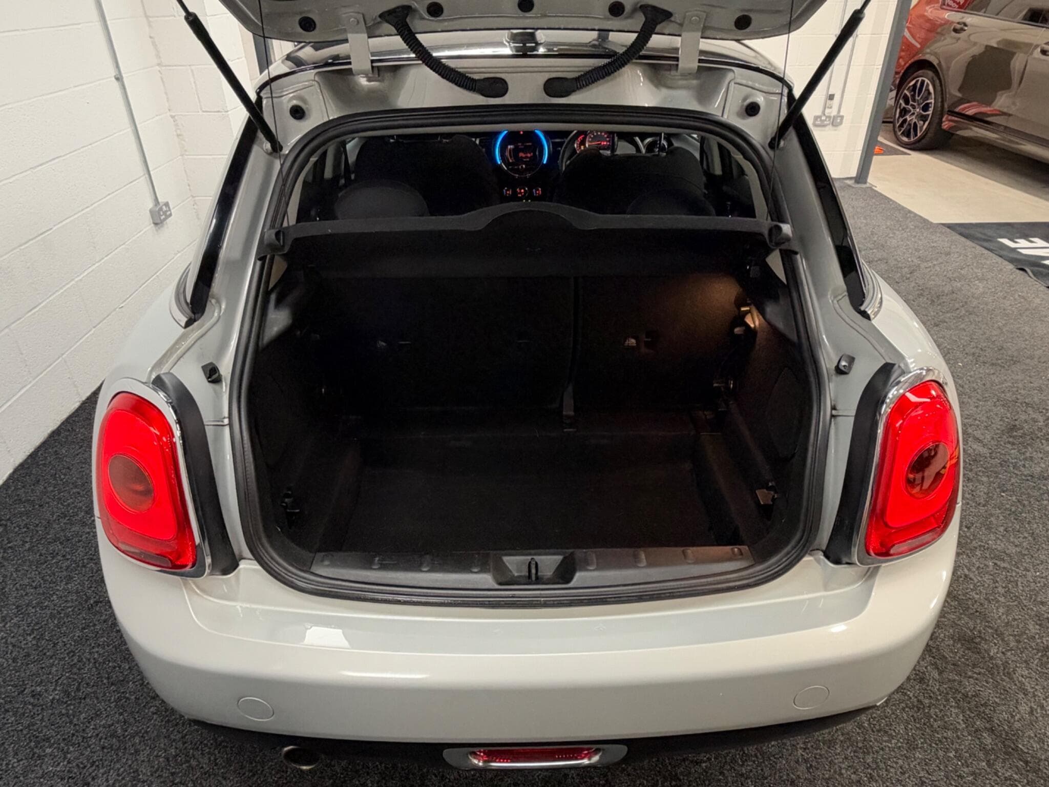 2015 MINI Hatch - Thumbnail 33
