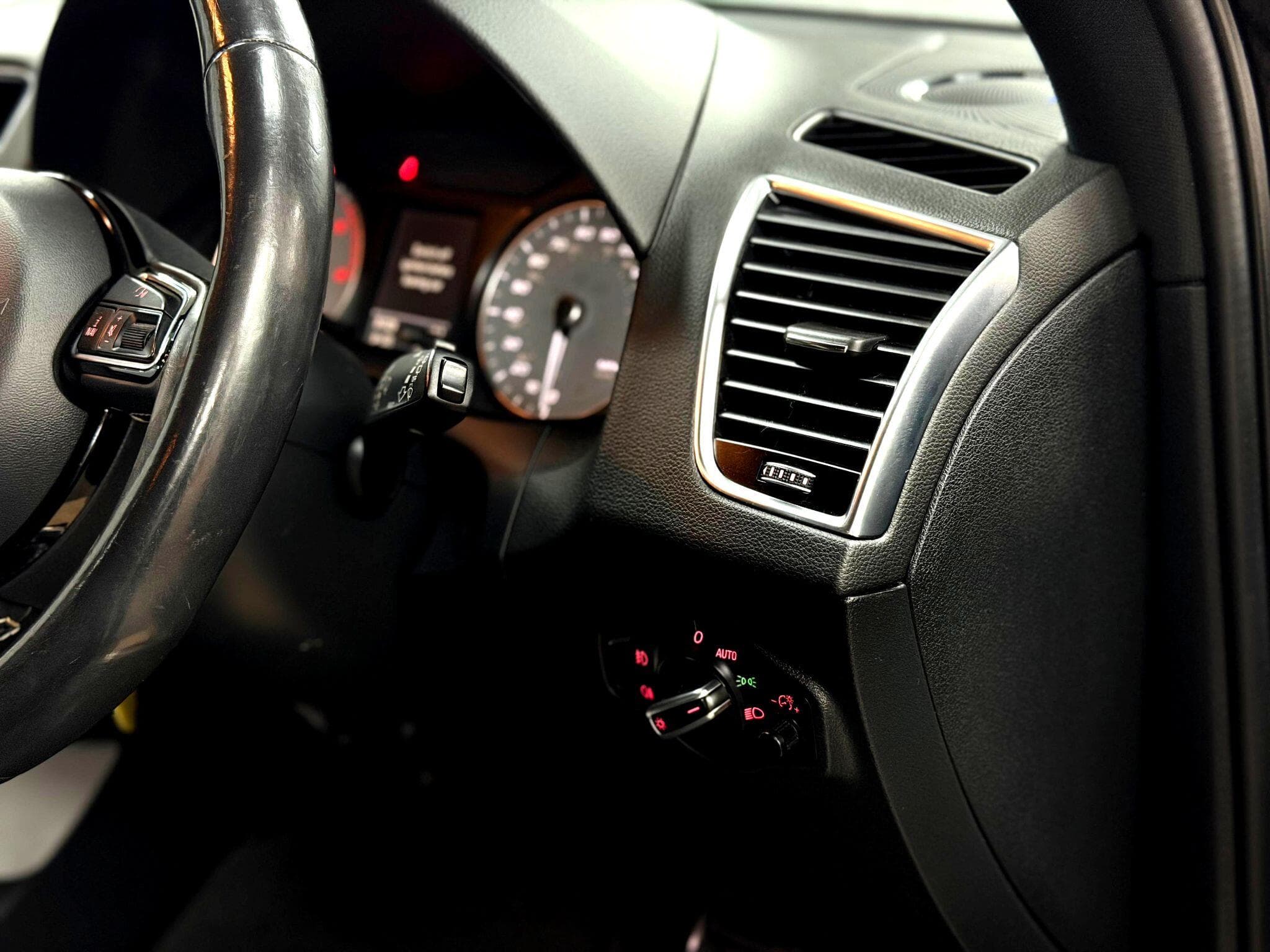 2016 Audi SQ5 - Thumbnail 38