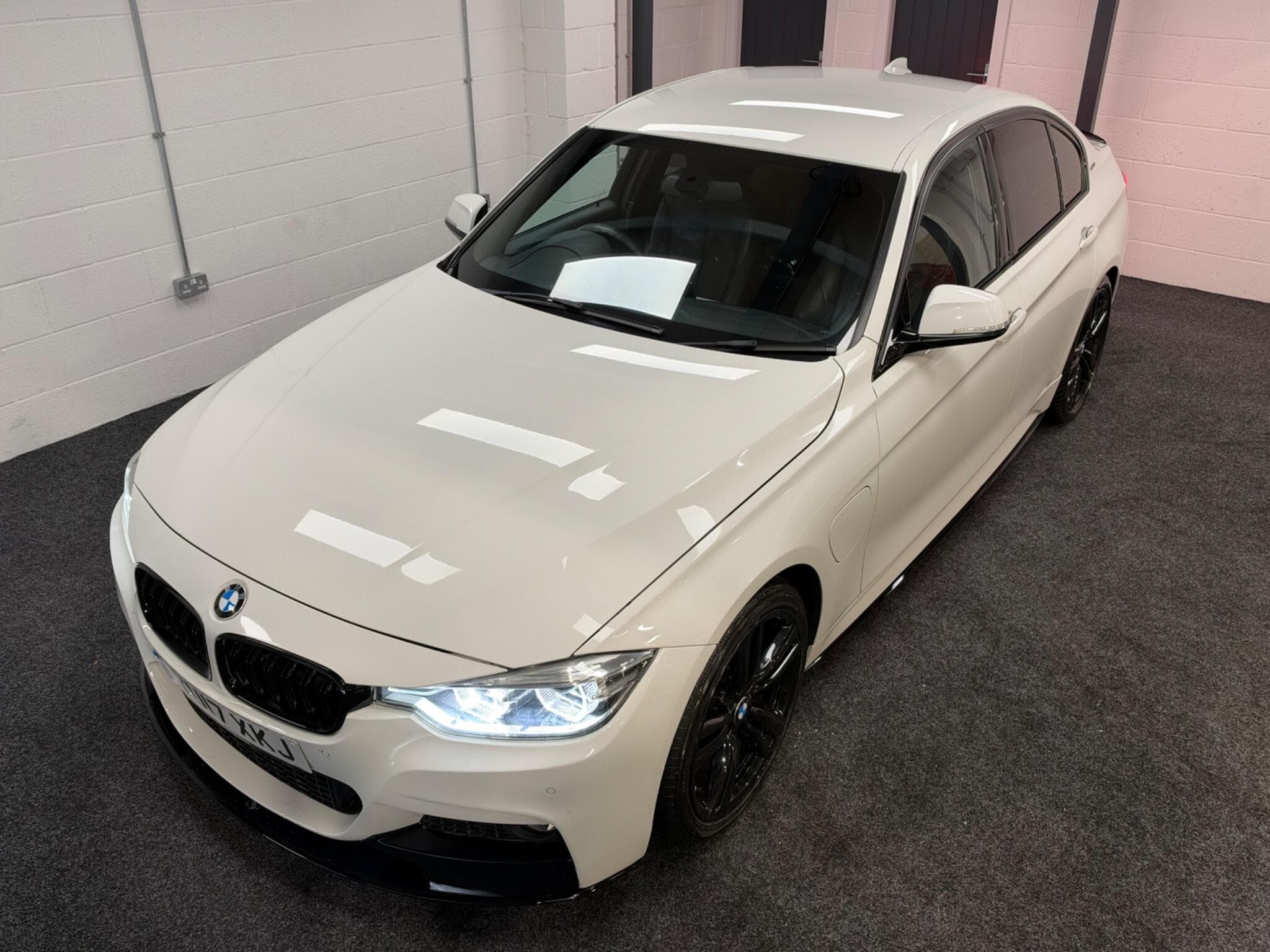 2017 BMW 3 Series - Thumbnail 3