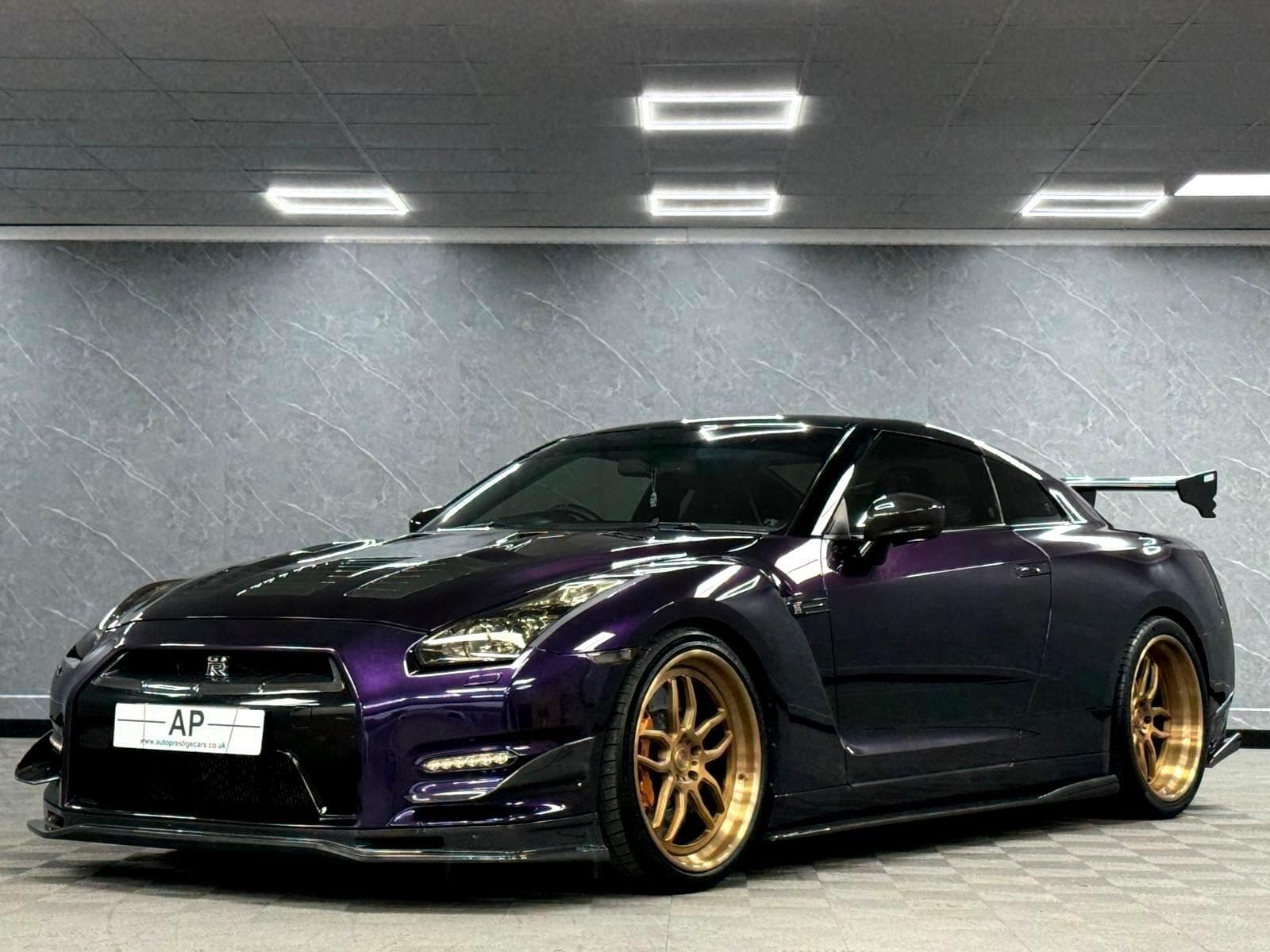 2011 Nissan GT-R - Thumbnail 17