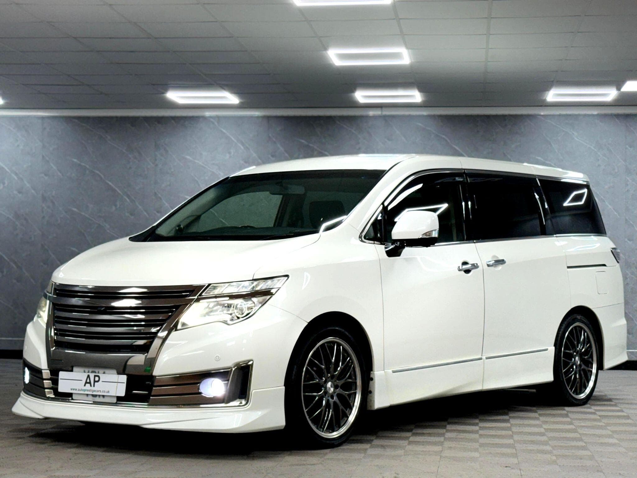 2014 Nissan Elgrand - Thumbnail 19