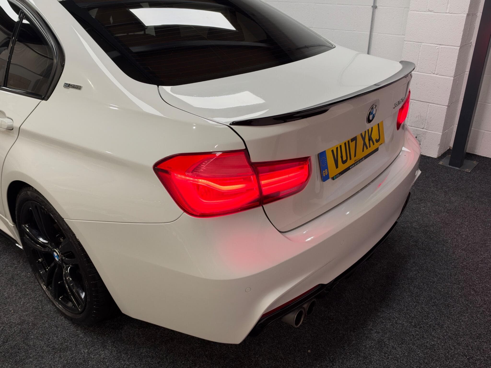 2017 BMW 3 Series - Thumbnail 40