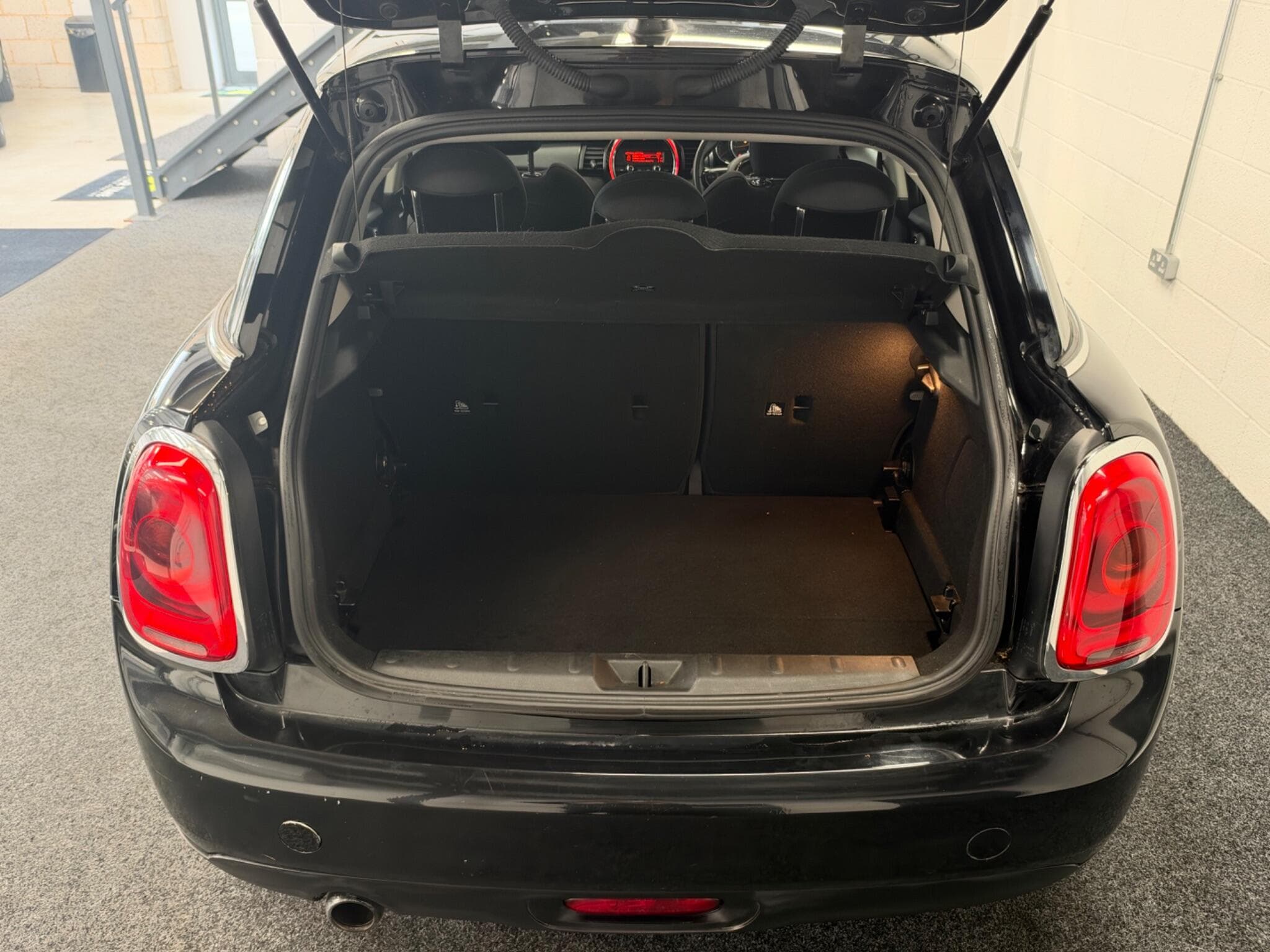 2016 MINI Hatch - Thumbnail 32