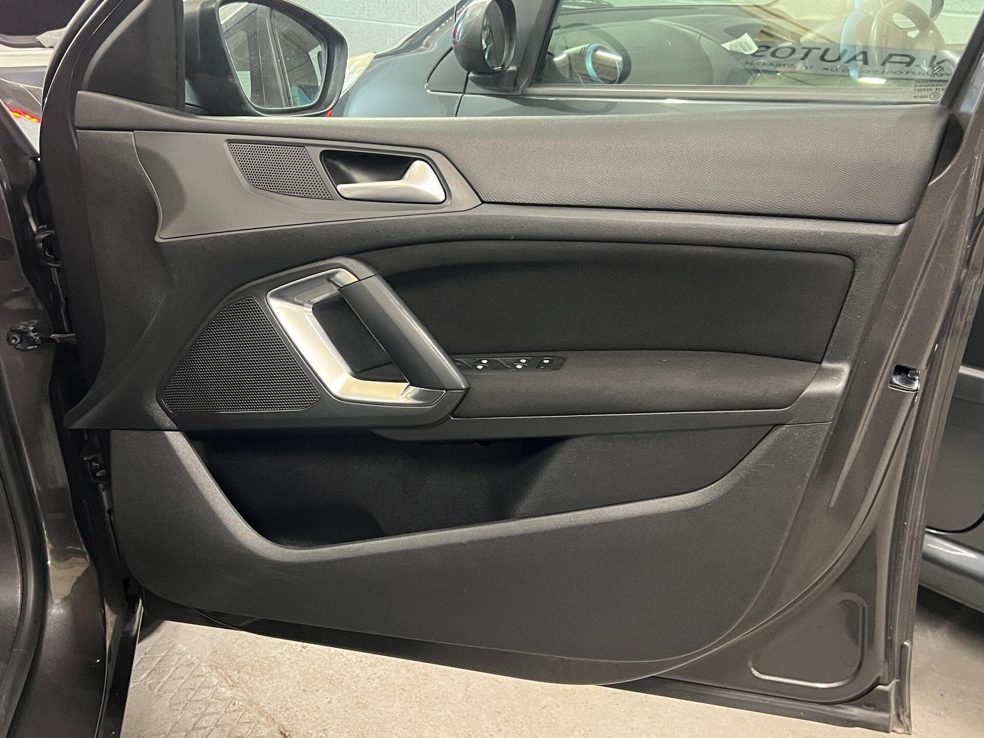 2017 Peugeot 308 SW - Thumbnail 26