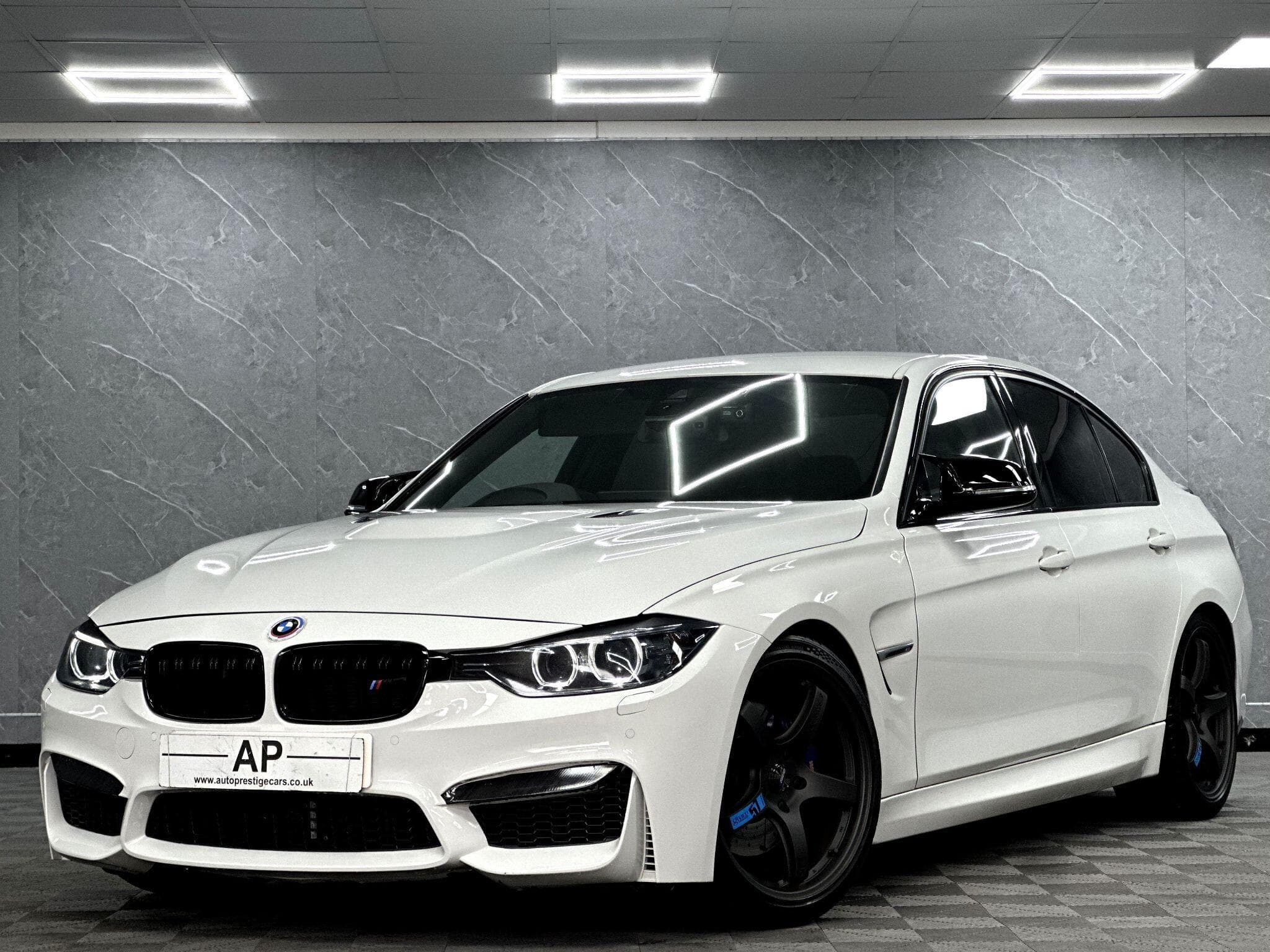 2015 BMW 3 Series - Thumbnail 2
