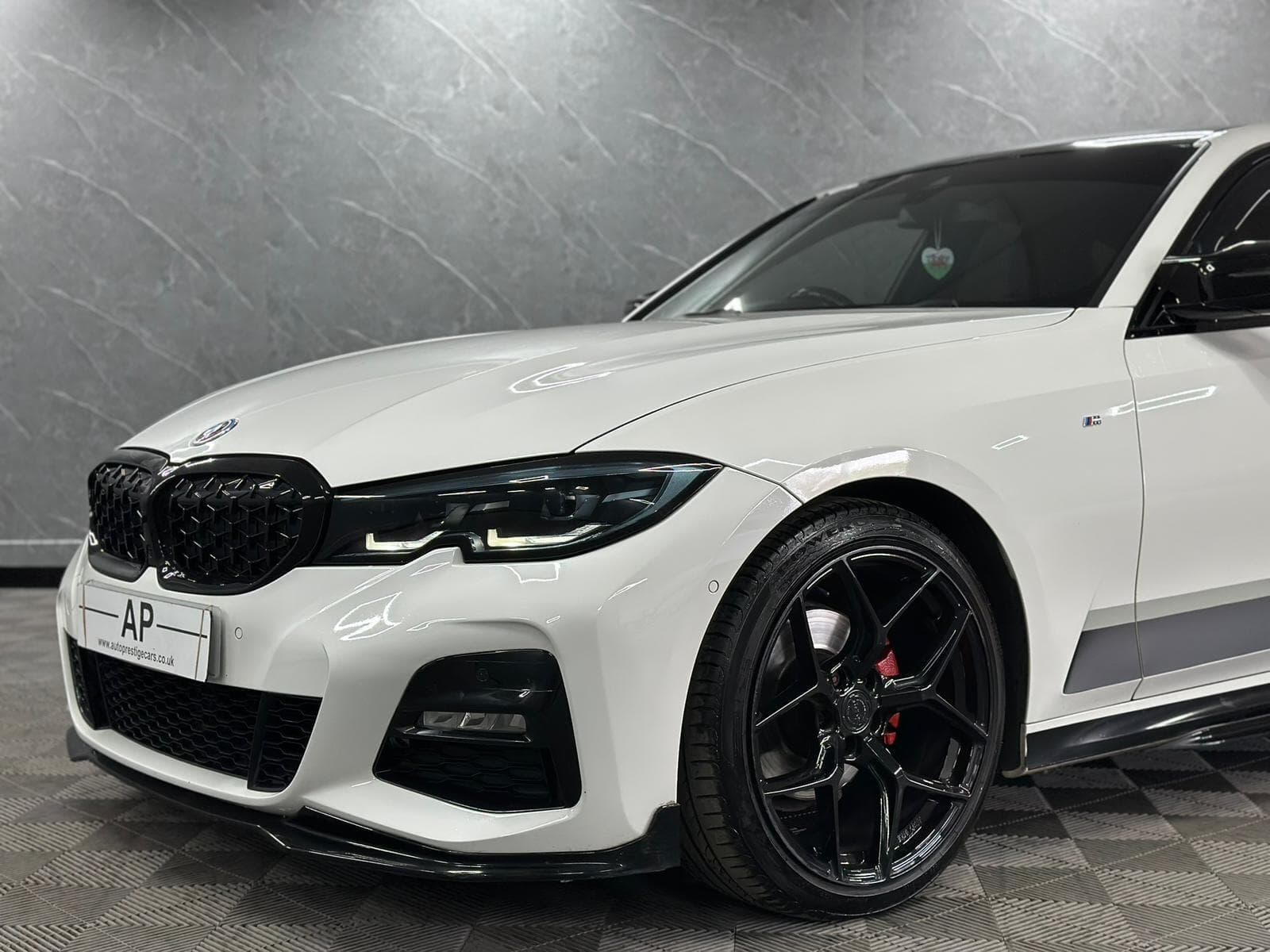 2020 BMW 3 Series - Thumbnail 2