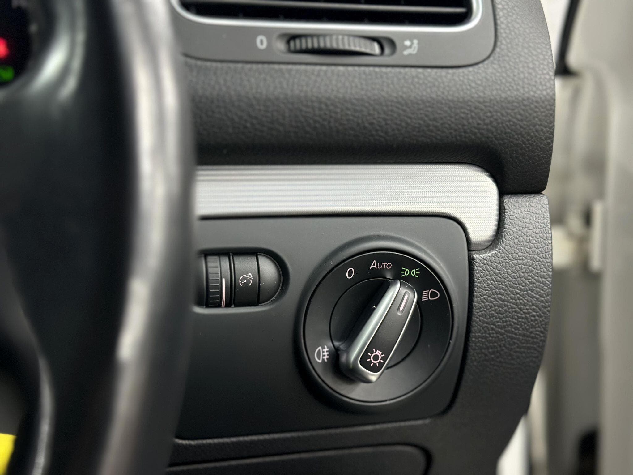 2011 Volkswagen Golf - Thumbnail 46