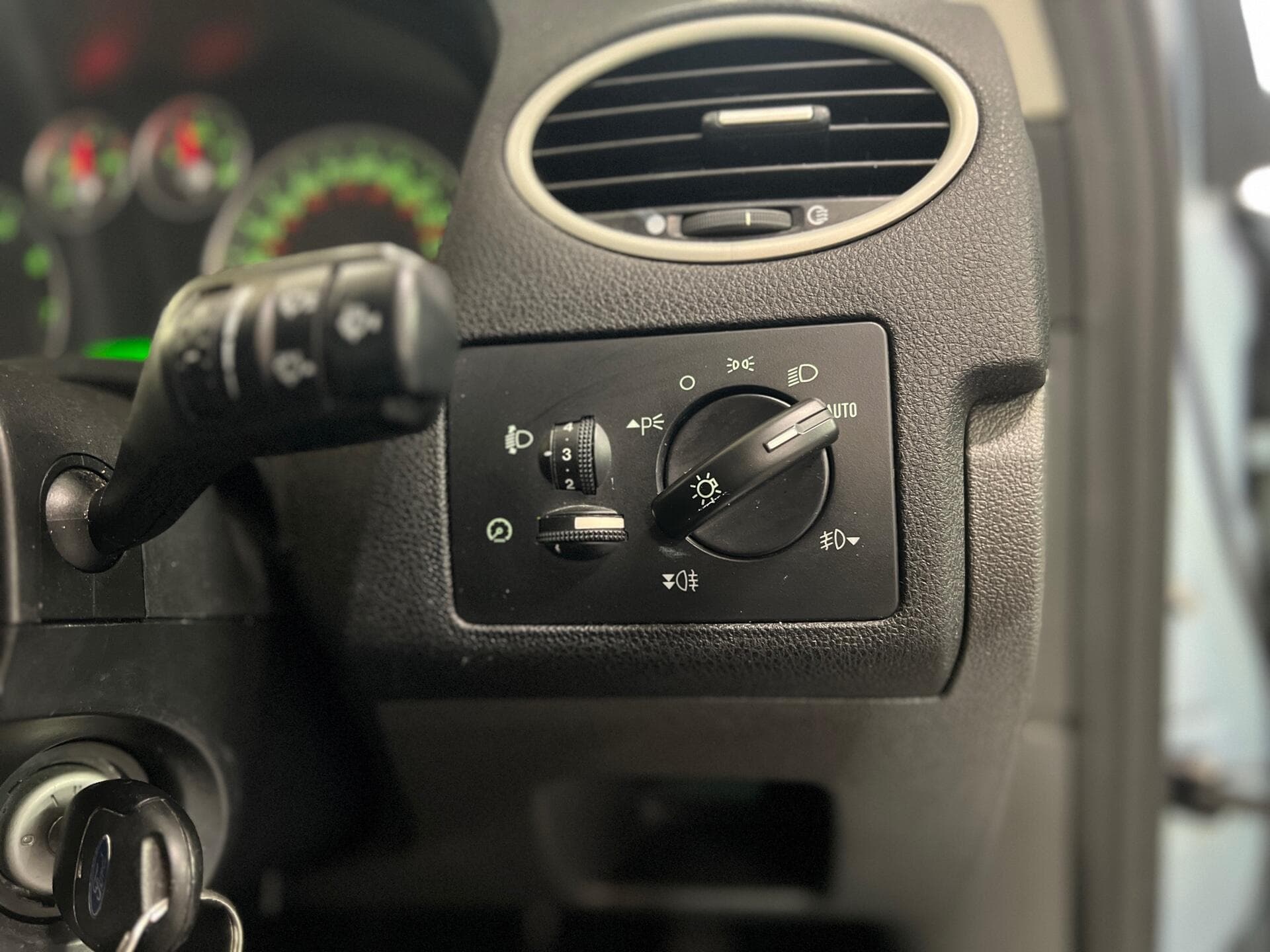 2007 Ford Focus - Thumbnail 23